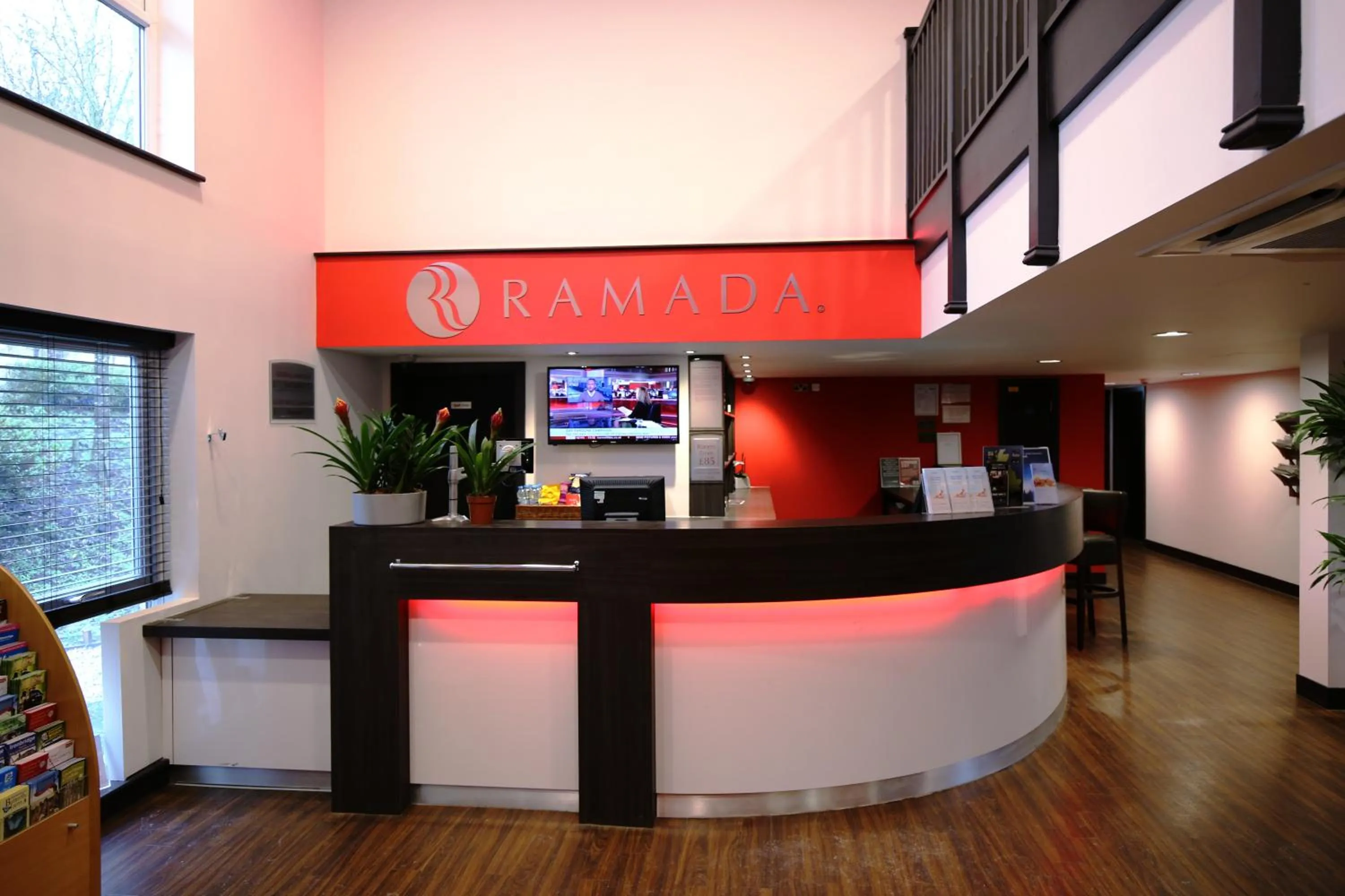 Lobby or reception in Ramada Oxford