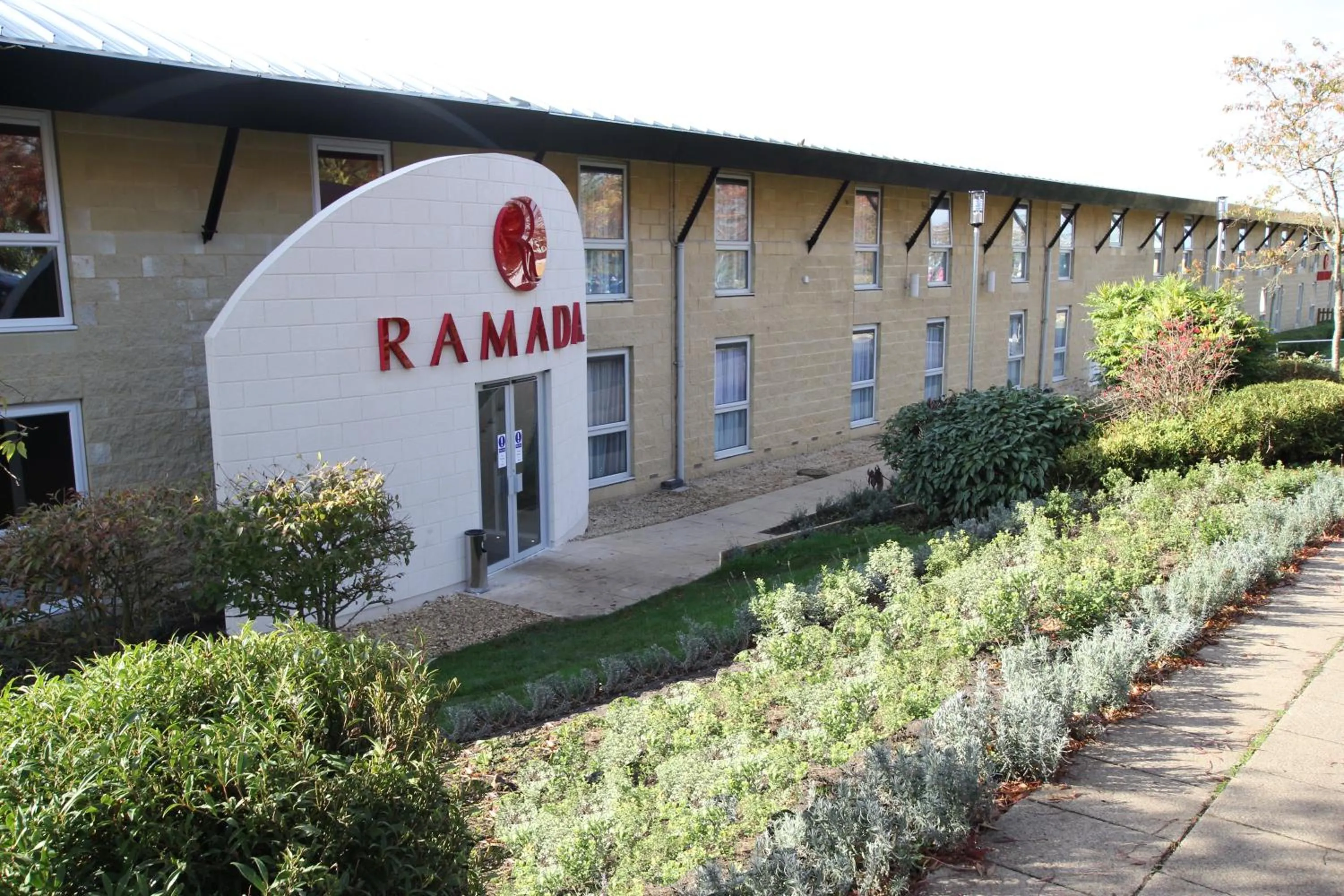Facade/entrance in Ramada Oxford