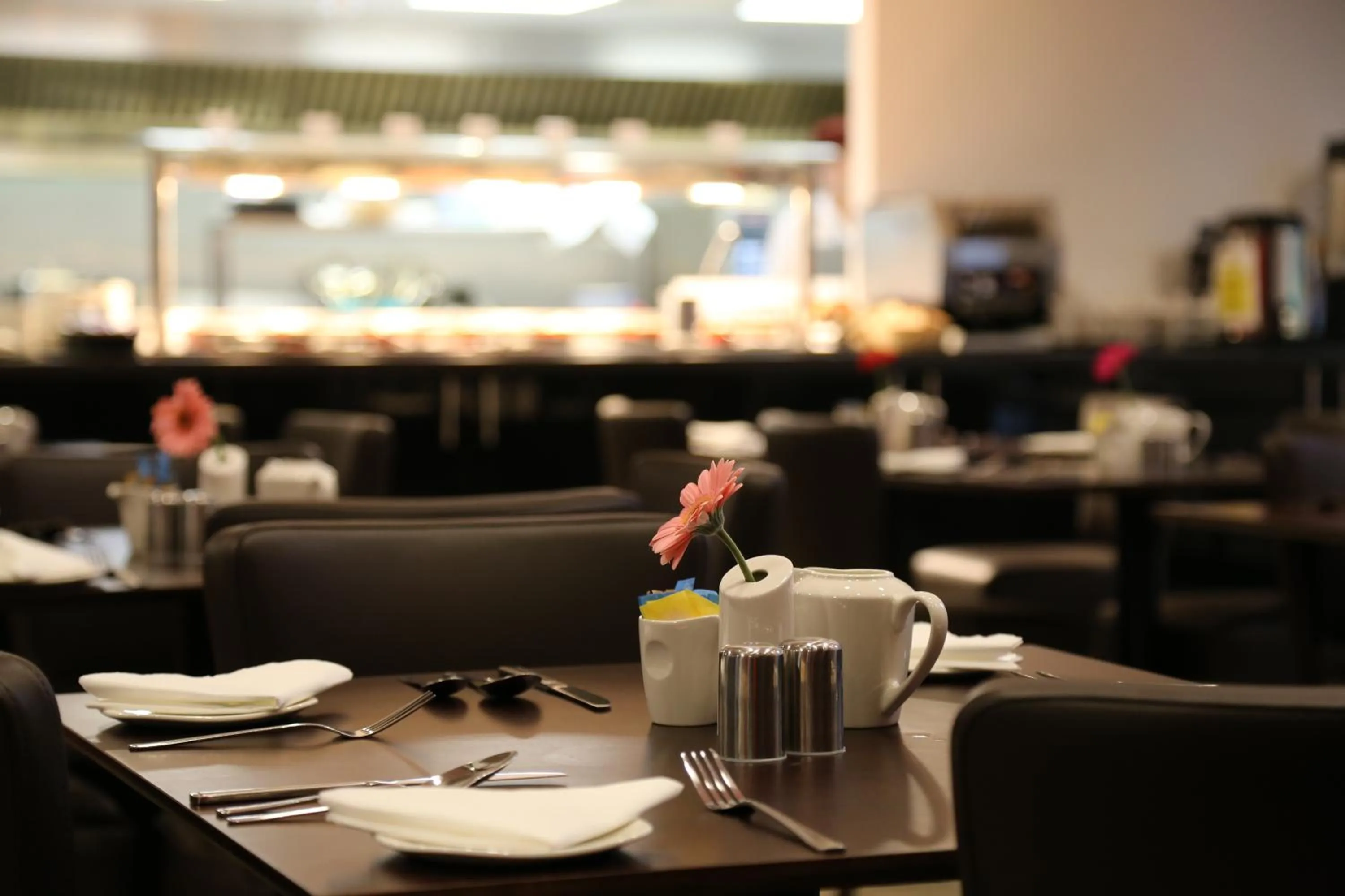 Restaurant/places to eat in Ramada Oxford