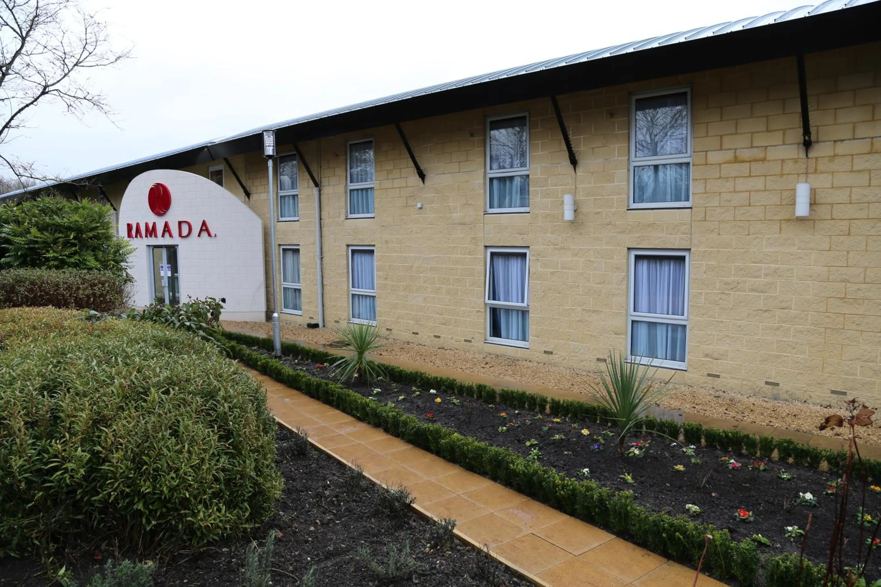 Facade/entrance in Ramada Oxford