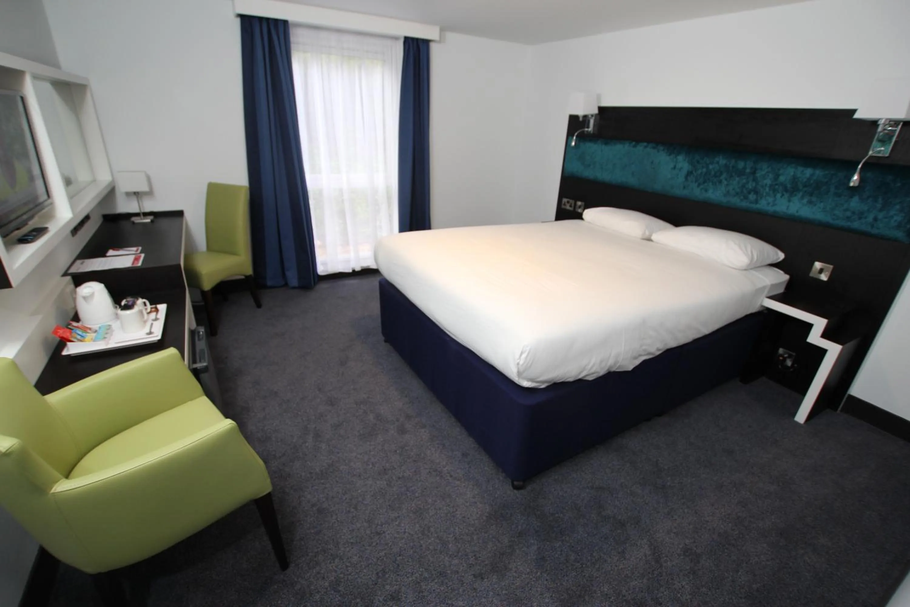 Bedroom, Bed in Ramada Oxford