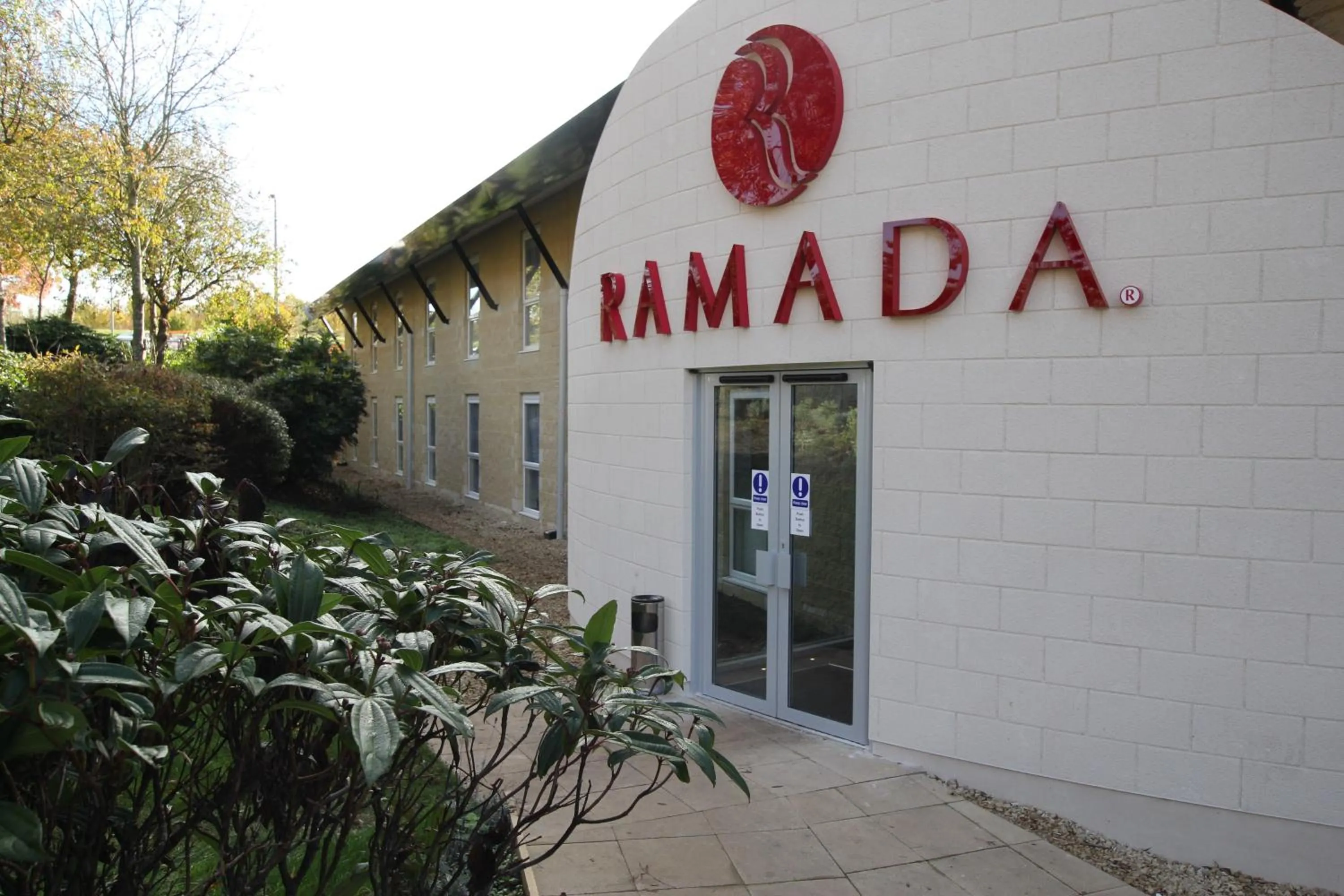 Facade/entrance in Ramada Oxford