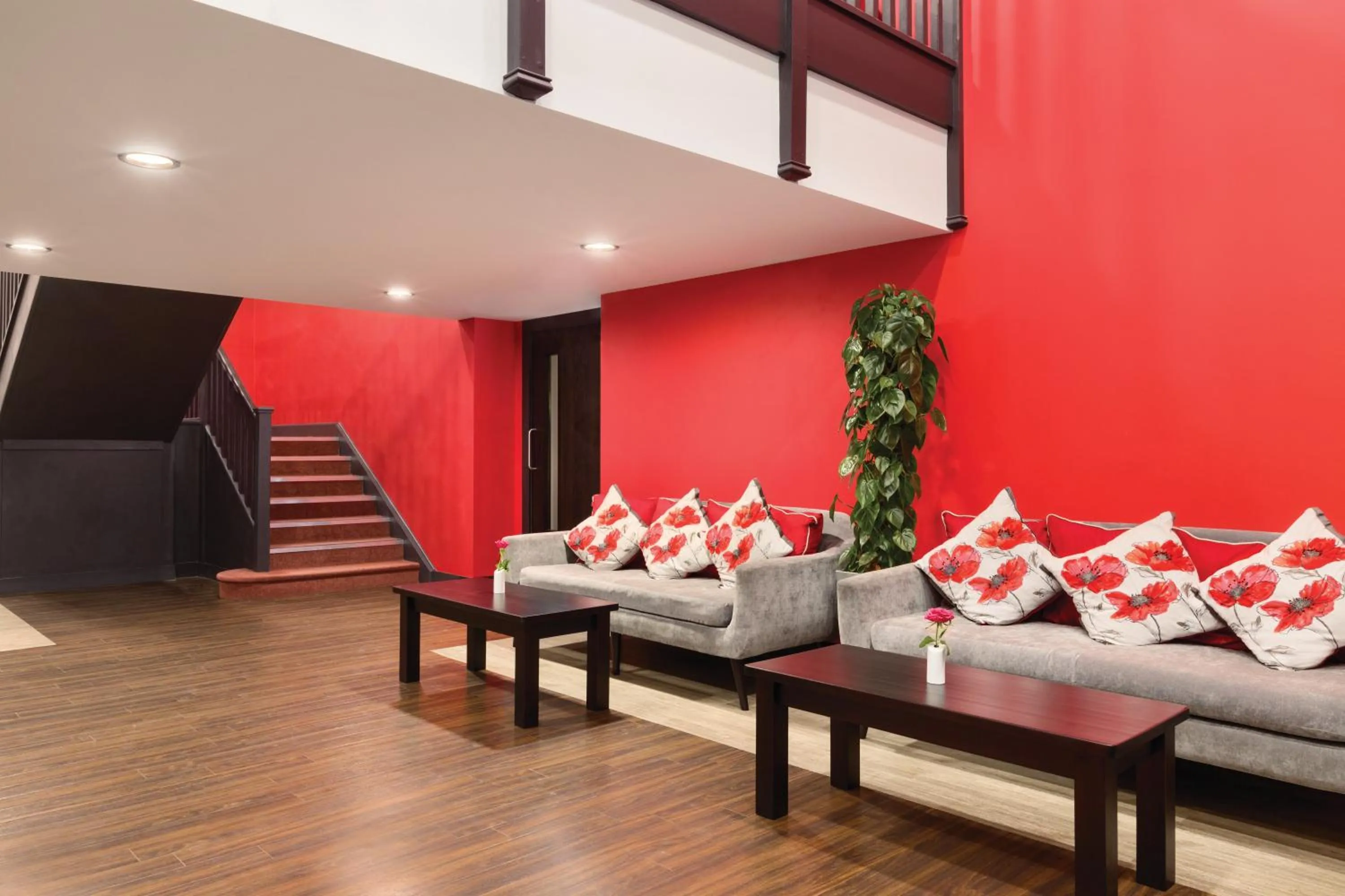 Lobby or reception in Ramada Oxford