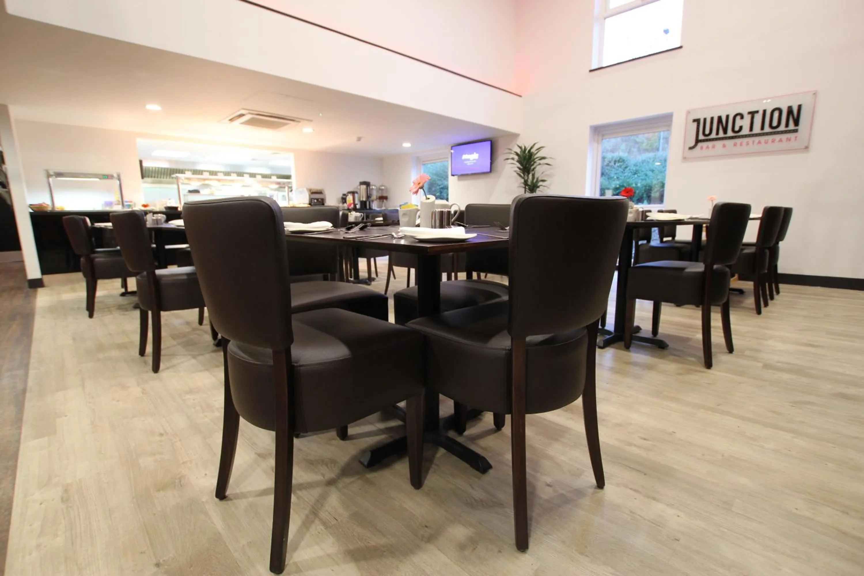 Restaurant/places to eat in Ramada Oxford