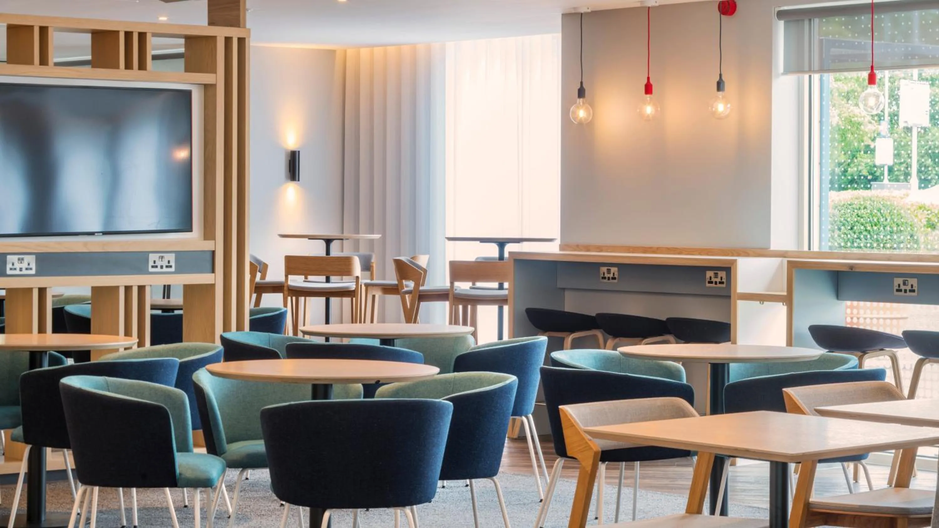 Breakfast in Holiday Inn Express Oxford Kassam Stadium by IHG