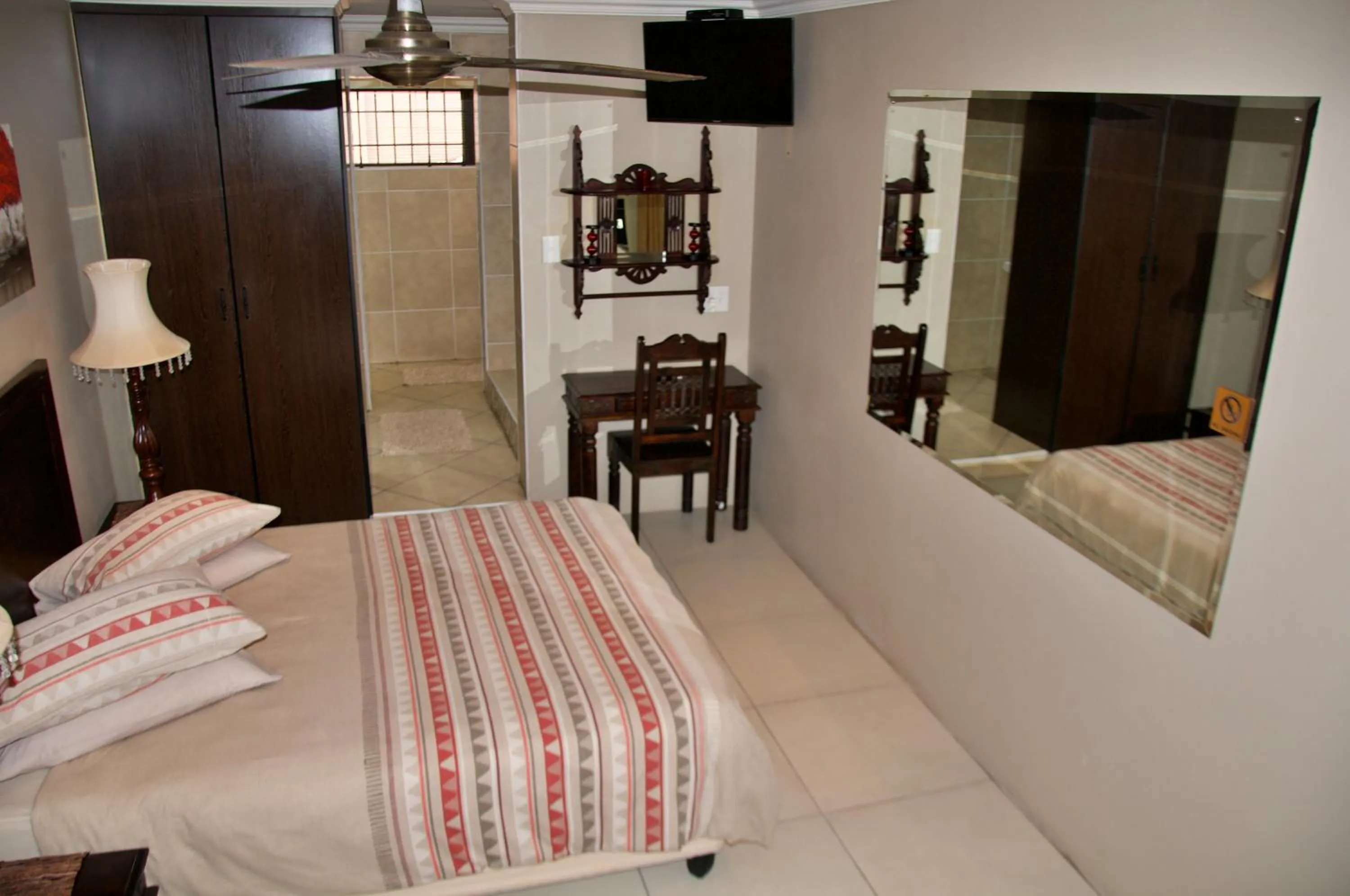 Photo of the whole room, Bed in Mi Casa Guest House