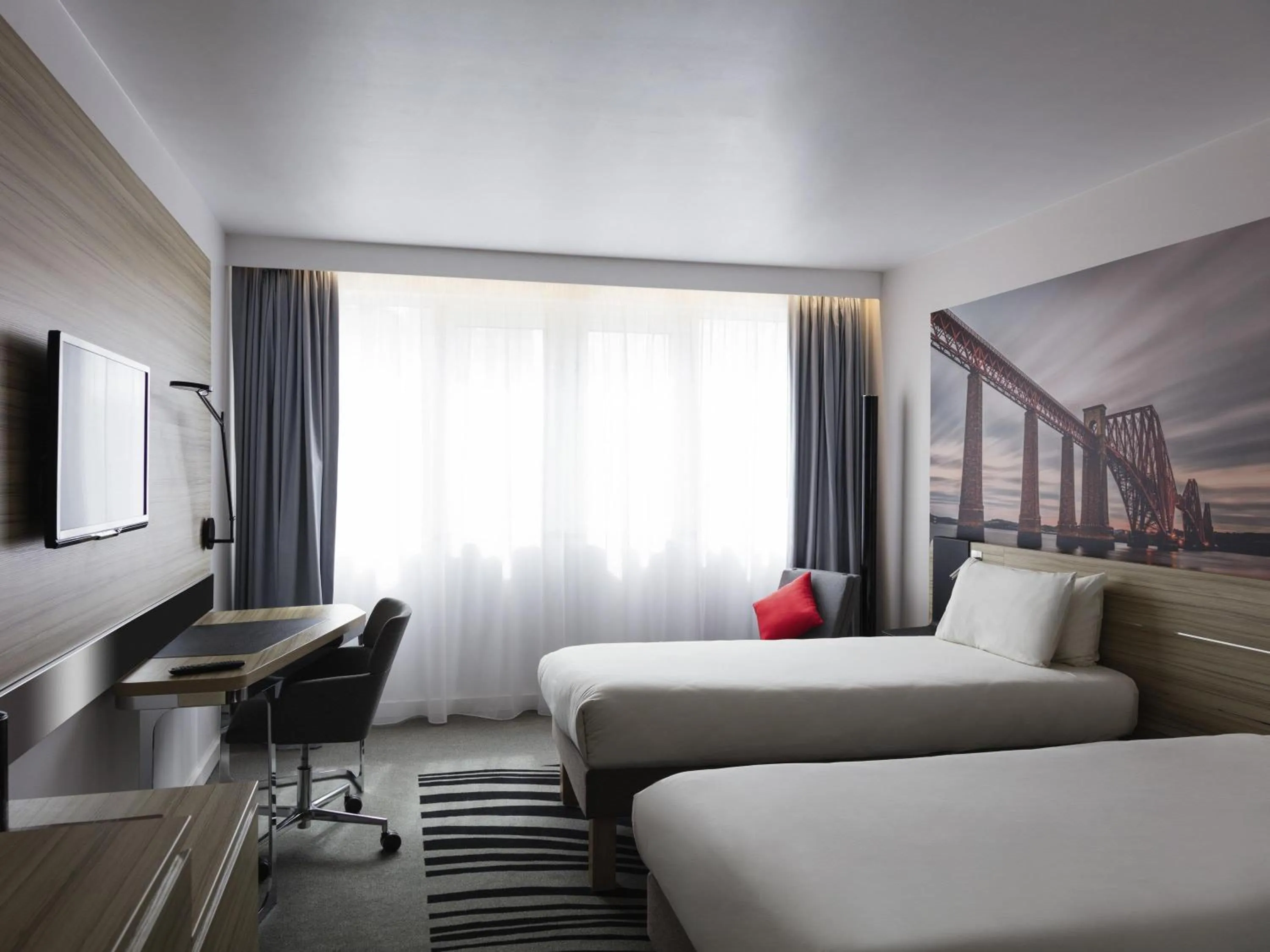 Bedroom, Bed in Novotel Edinburgh Centre