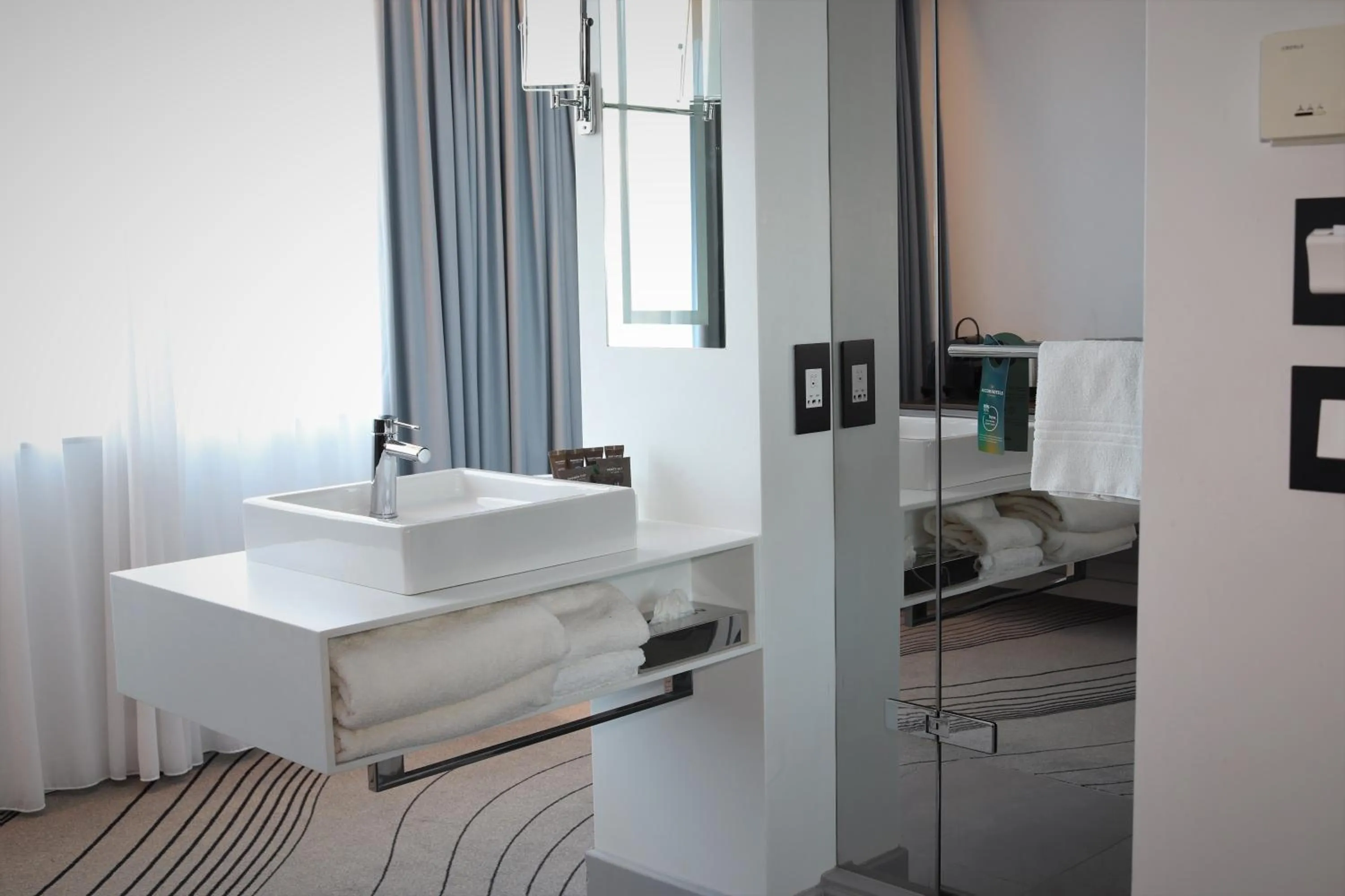 Bathroom in Novotel Edinburgh Centre