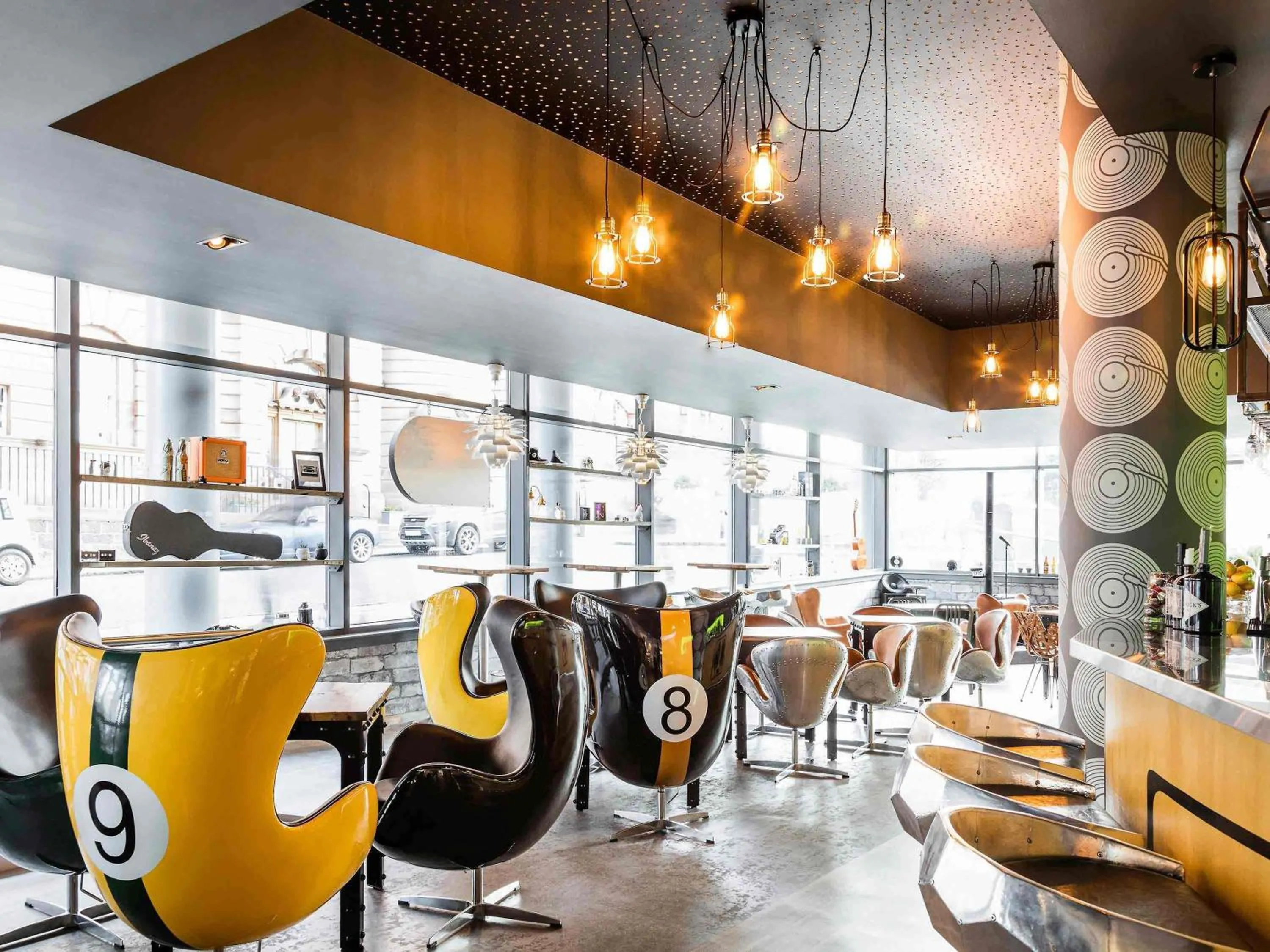 Lounge or bar in Novotel Edinburgh Centre