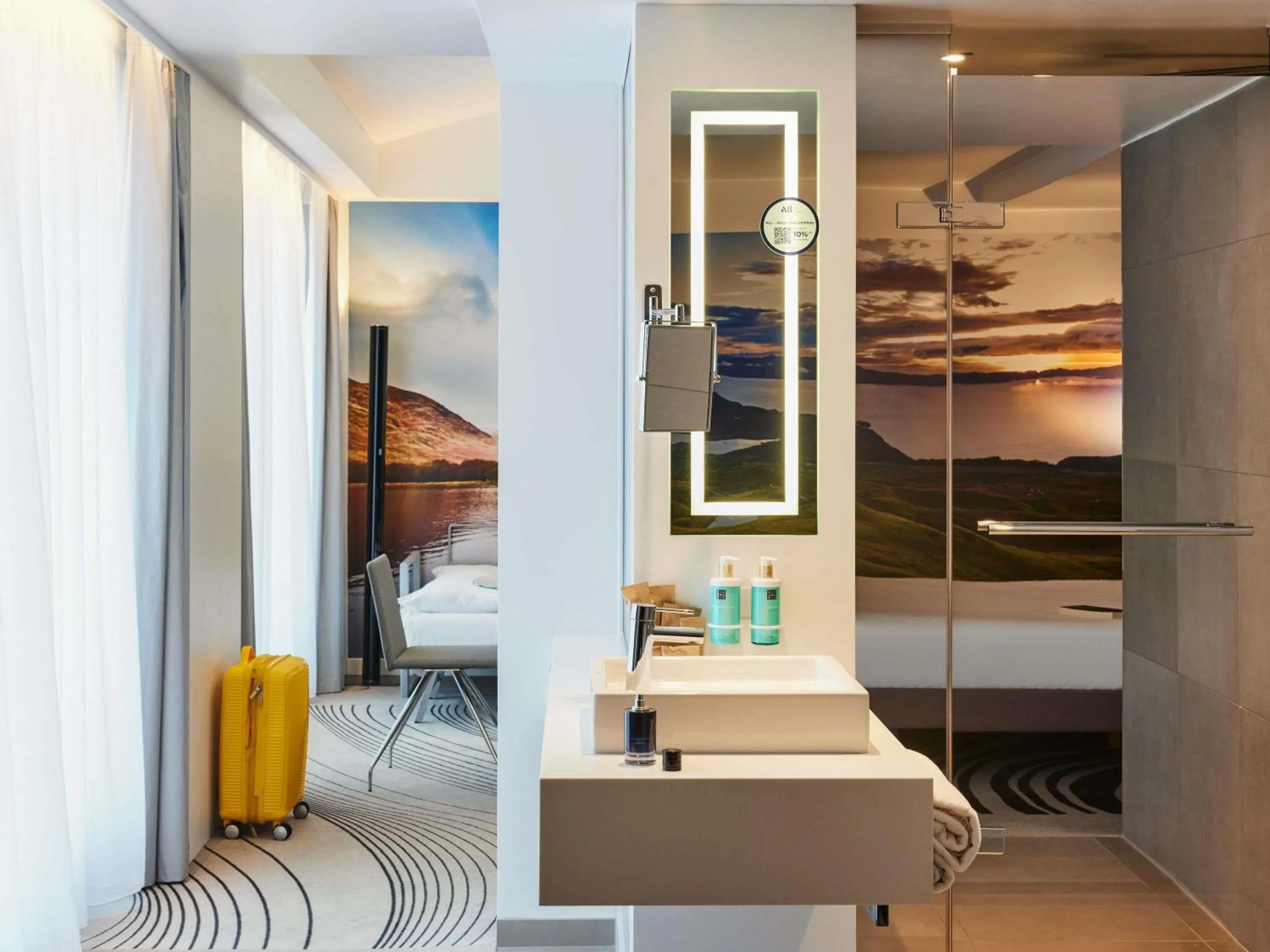 Bedroom in Novotel Edinburgh Centre