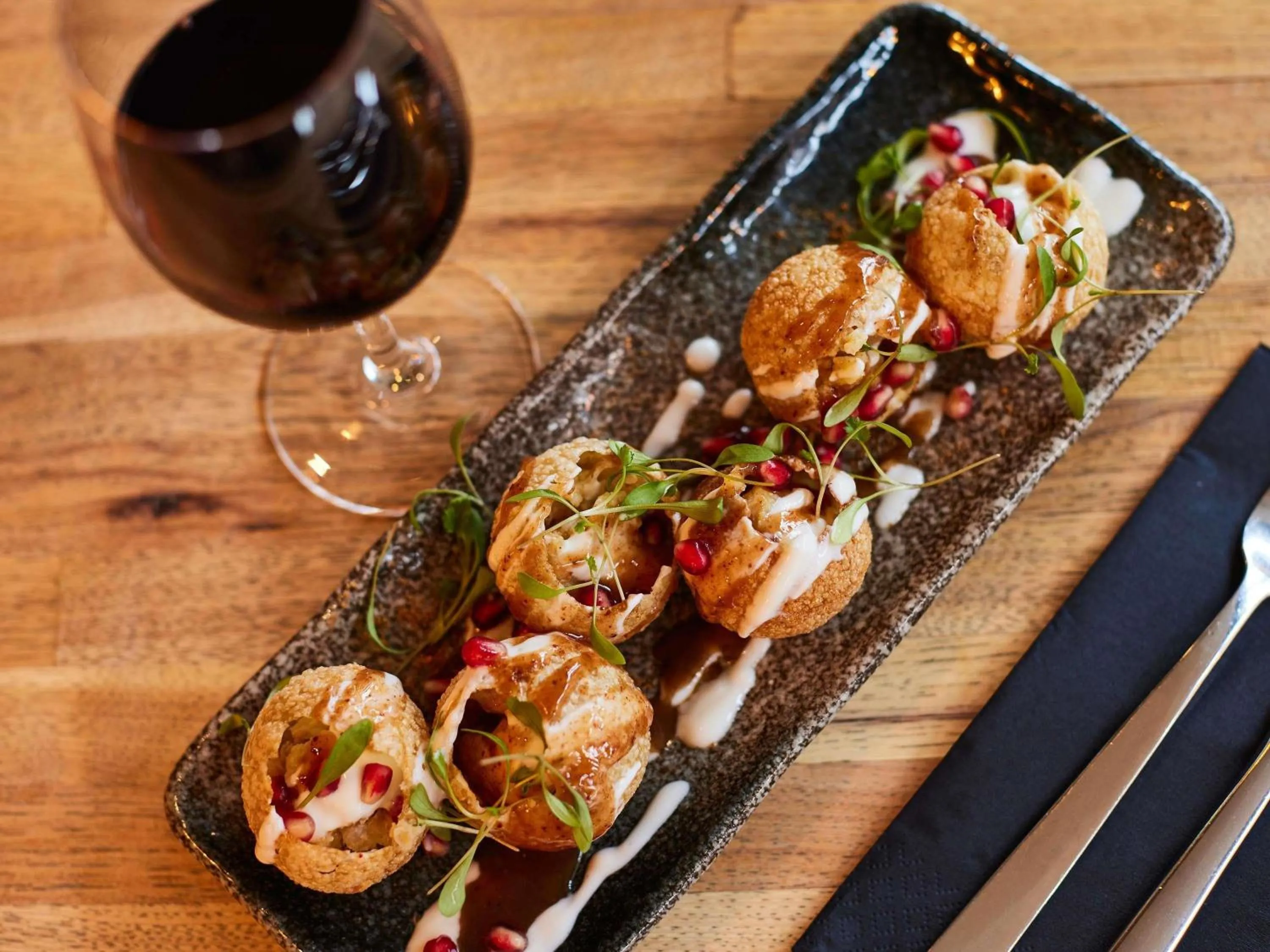 Lounge or bar in Novotel Edinburgh Centre