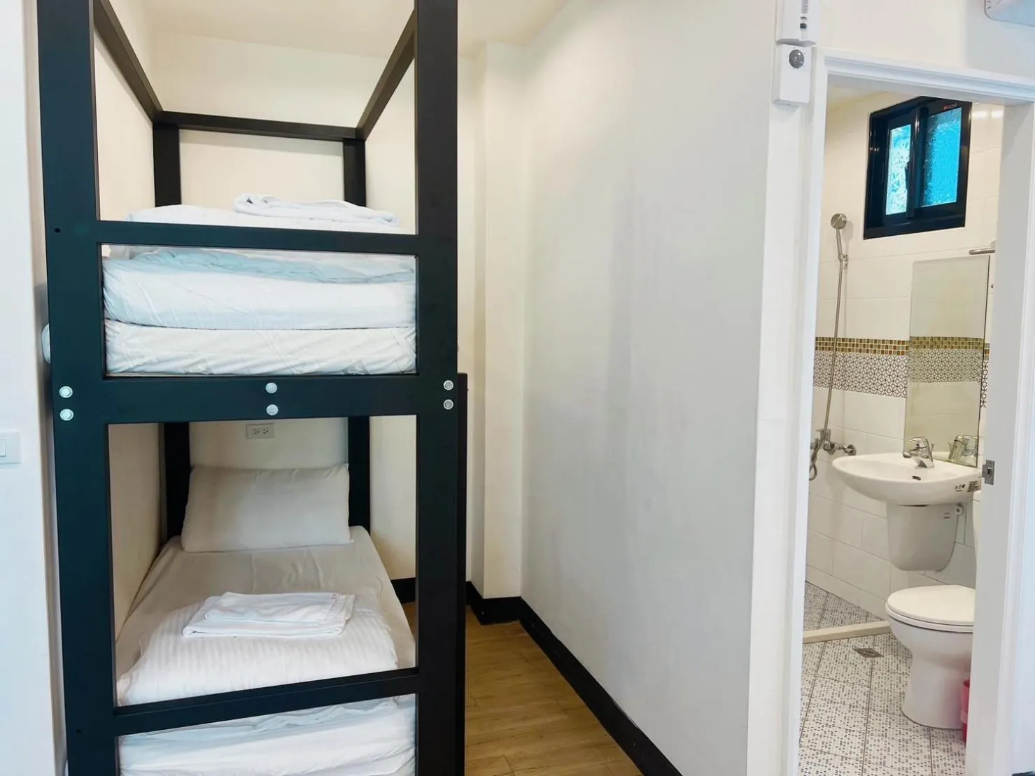 Toilet, Bed in 淡水民宿-台北Yes Hotel