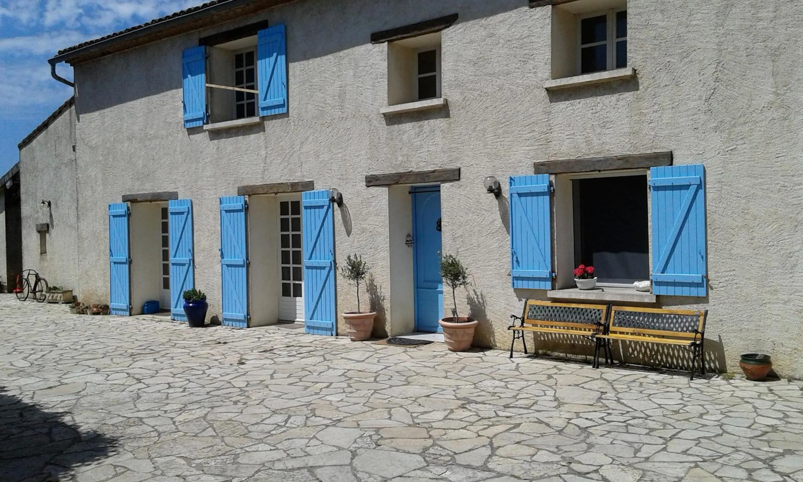 Facade/entrance in La Bergerie De Valerie