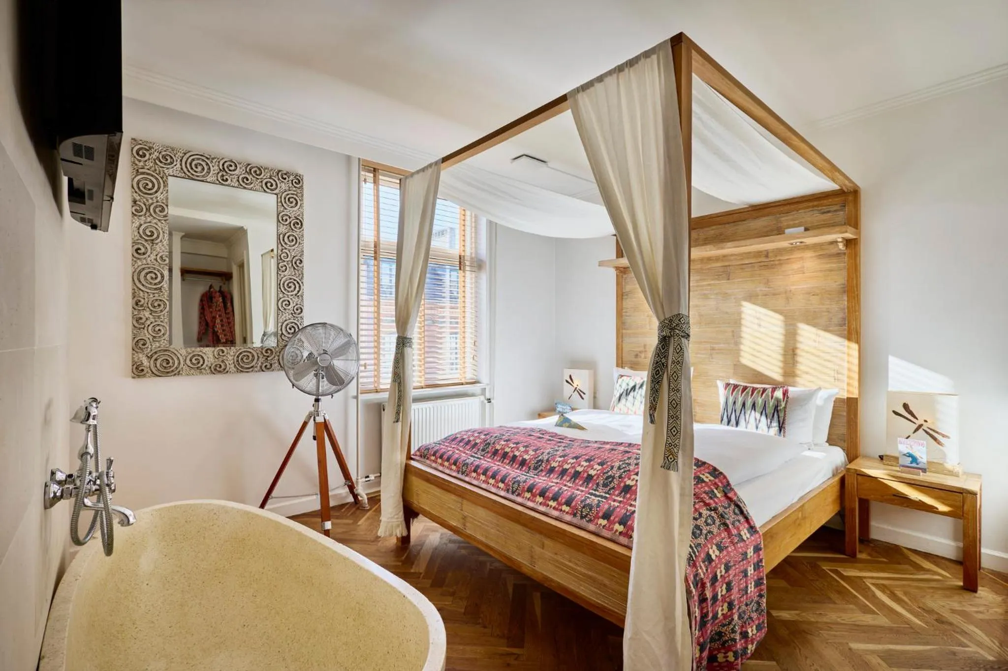 Bedroom, Bed in Axel Guldsmeden