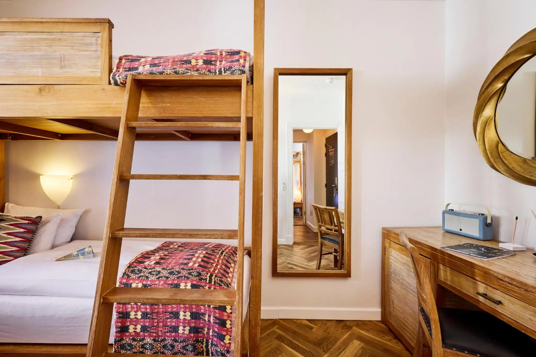 Bedroom, Bed in Axel Guldsmeden