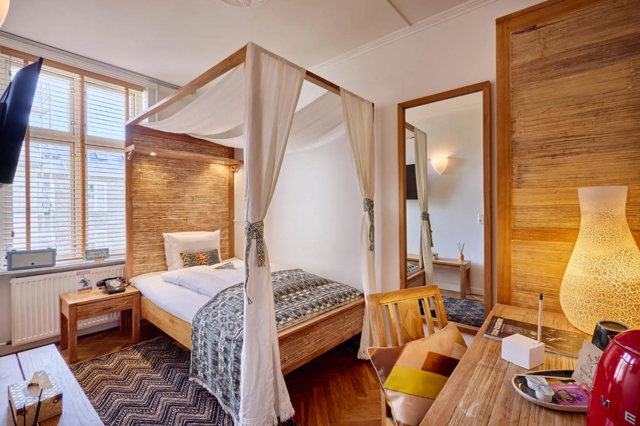 Bedroom, Bed in Axel Guldsmeden