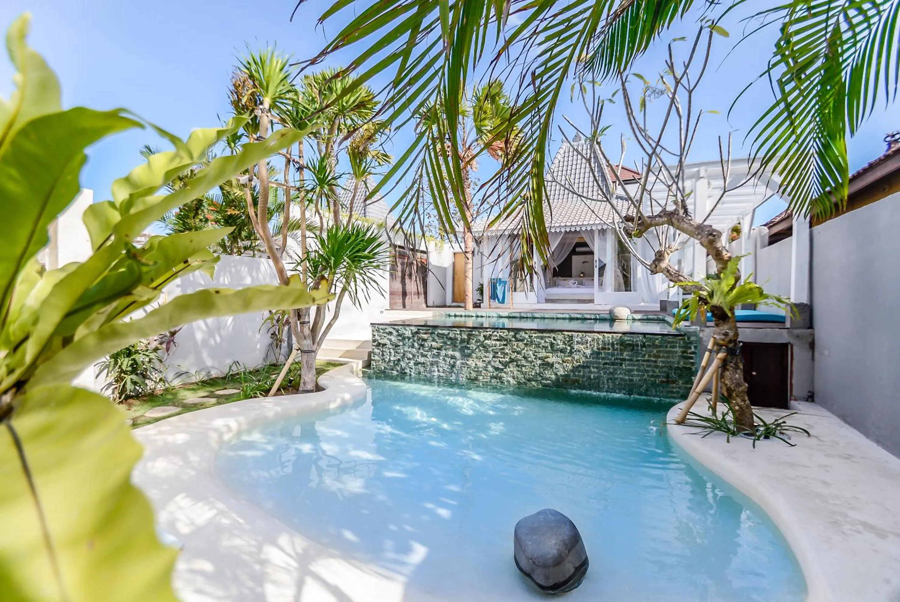 Swimming pool in Mahi Mahi Villa & Suites