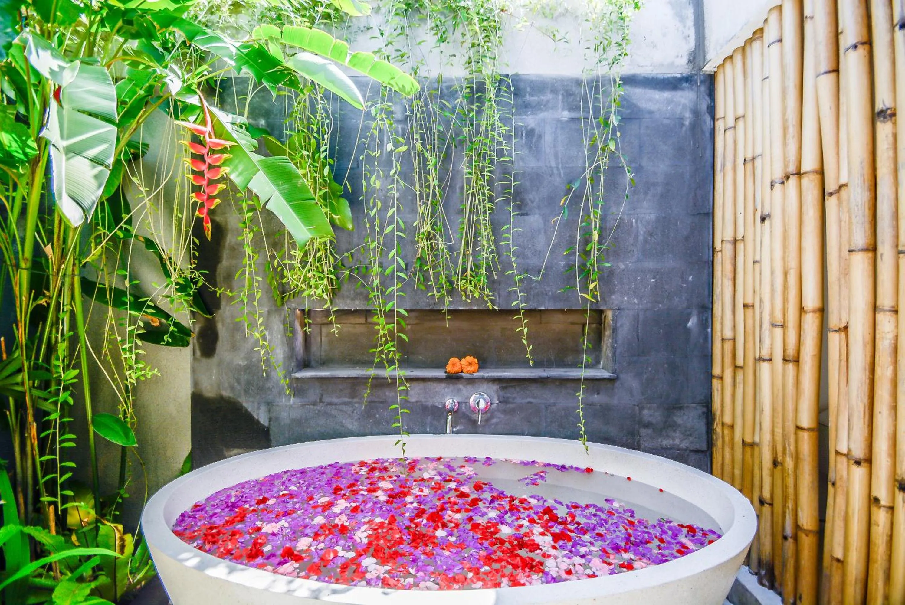 Bathroom in Mahi Mahi Villa & Suites