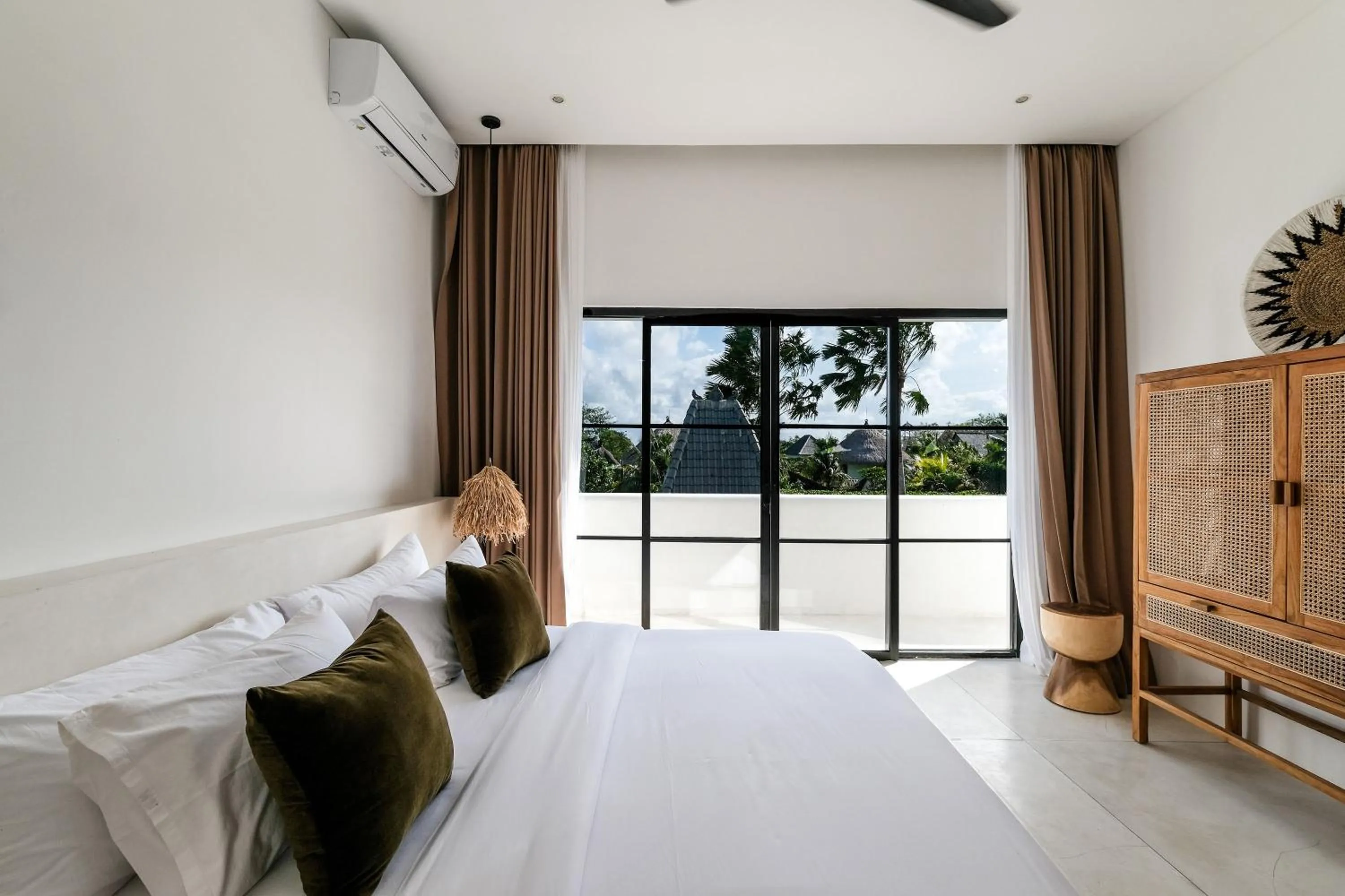 Bed in Mahi Mahi Villa & Suites