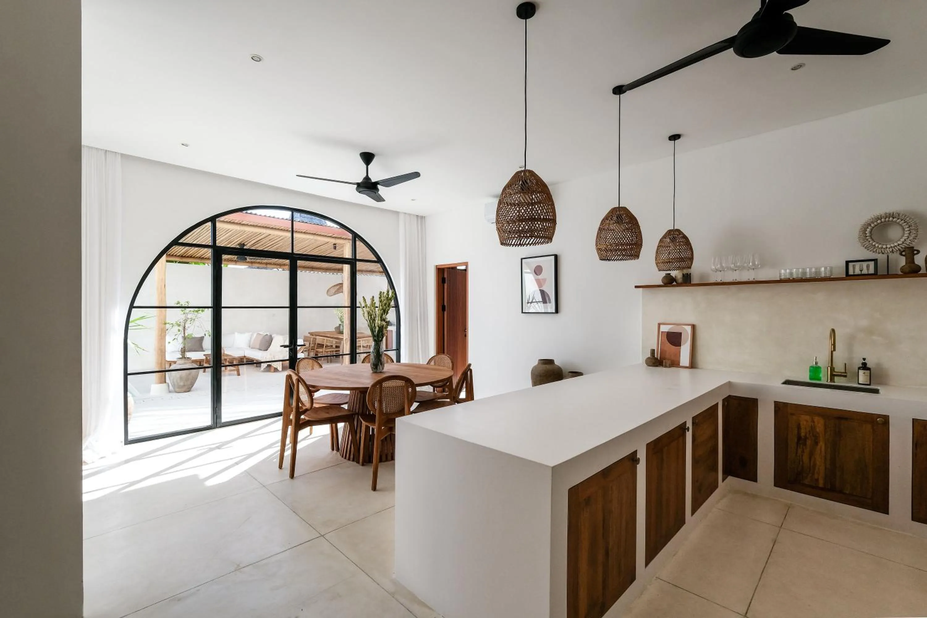 Dining area in Mahi Mahi Villa & Suites