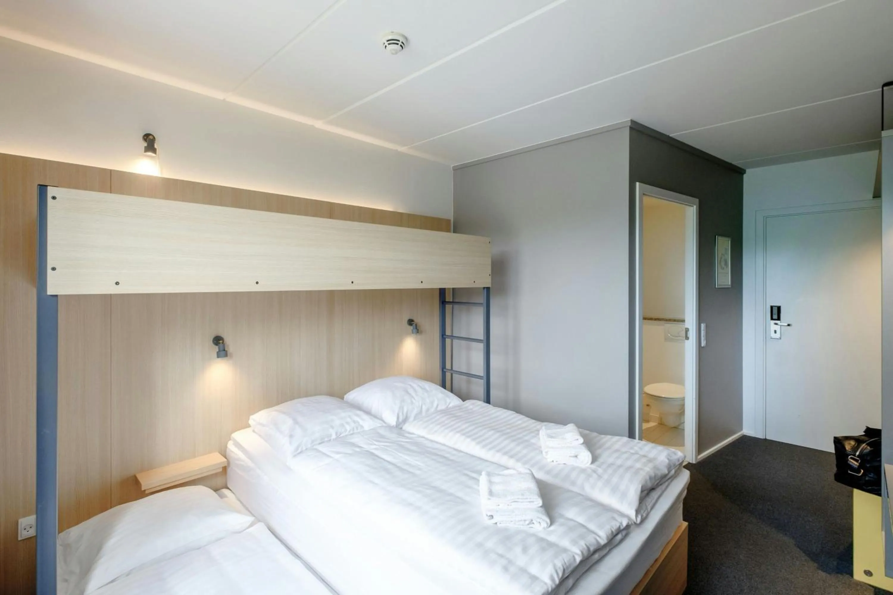 Photo of the whole room, Bed in Four Points Flex by Sheraton Ballerup