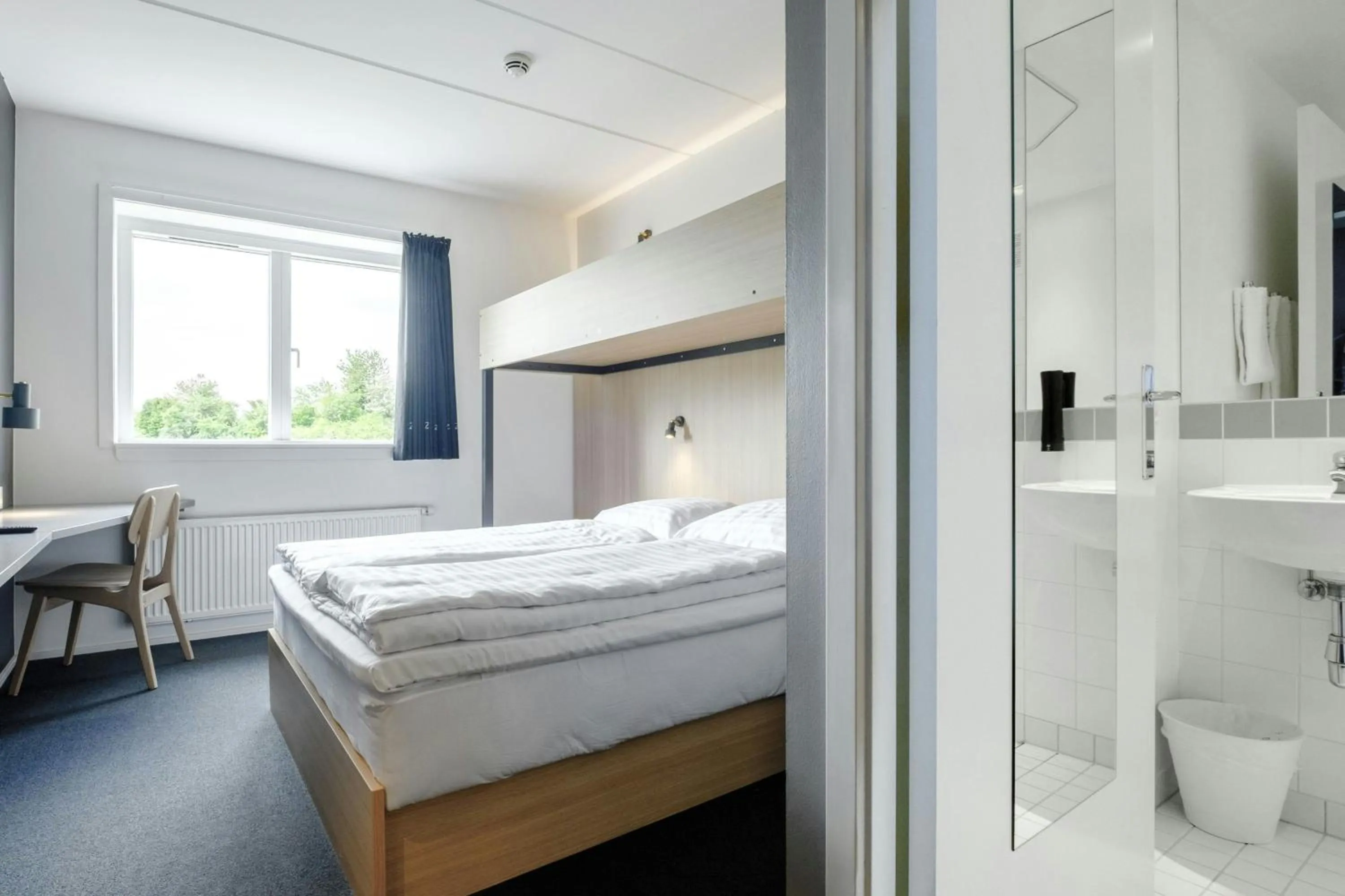Photo of the whole room, Bed in Four Points Flex by Sheraton Ballerup