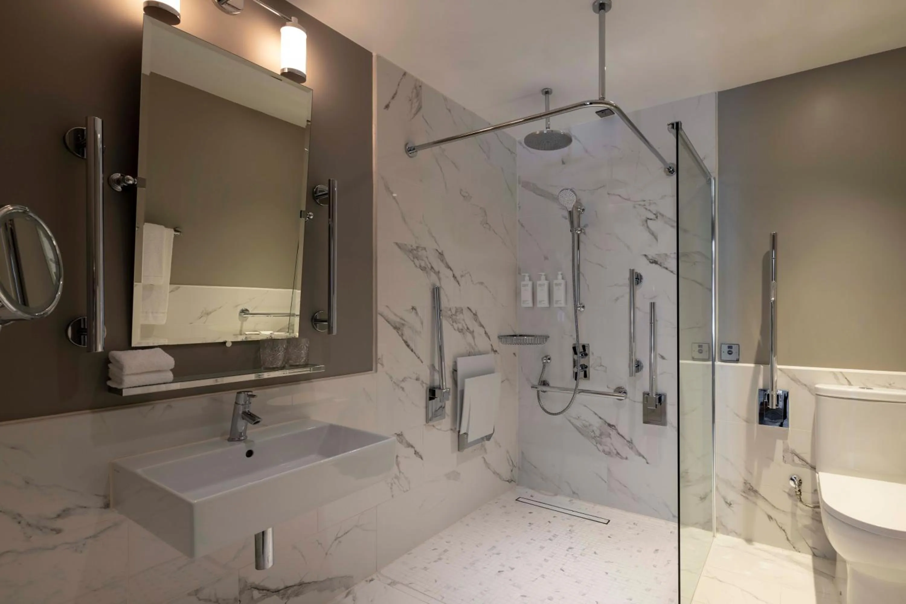 Shower in Virgin Hotels London - Shoreditch