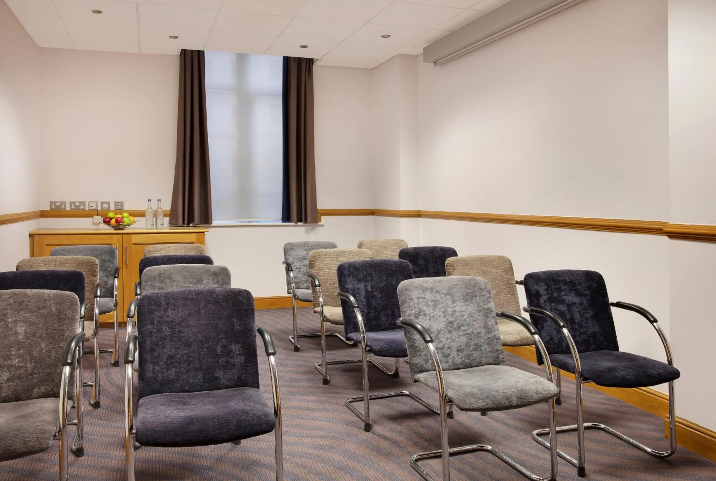 Meeting/conference room in Leonardo Hotel London Croydon