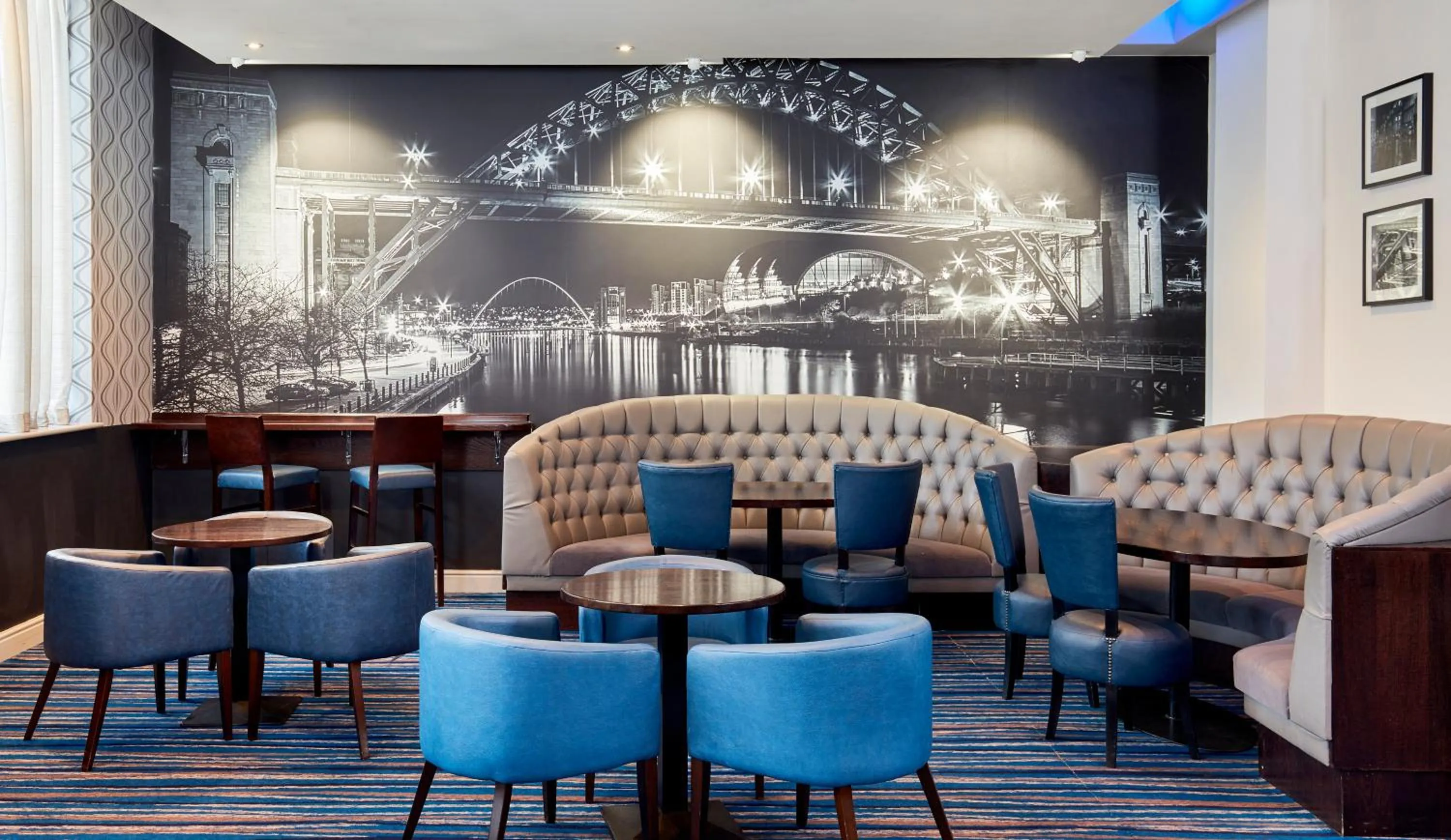 Lounge or bar in Leonardo Hotel Newcastle