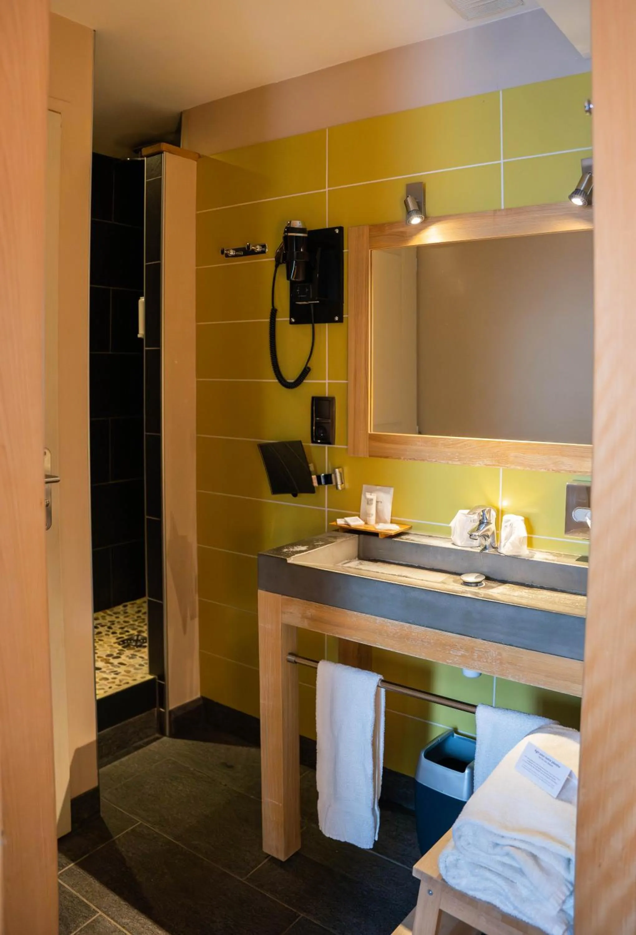 Shower in Best Western Plus Hotel de Dieppe 1880