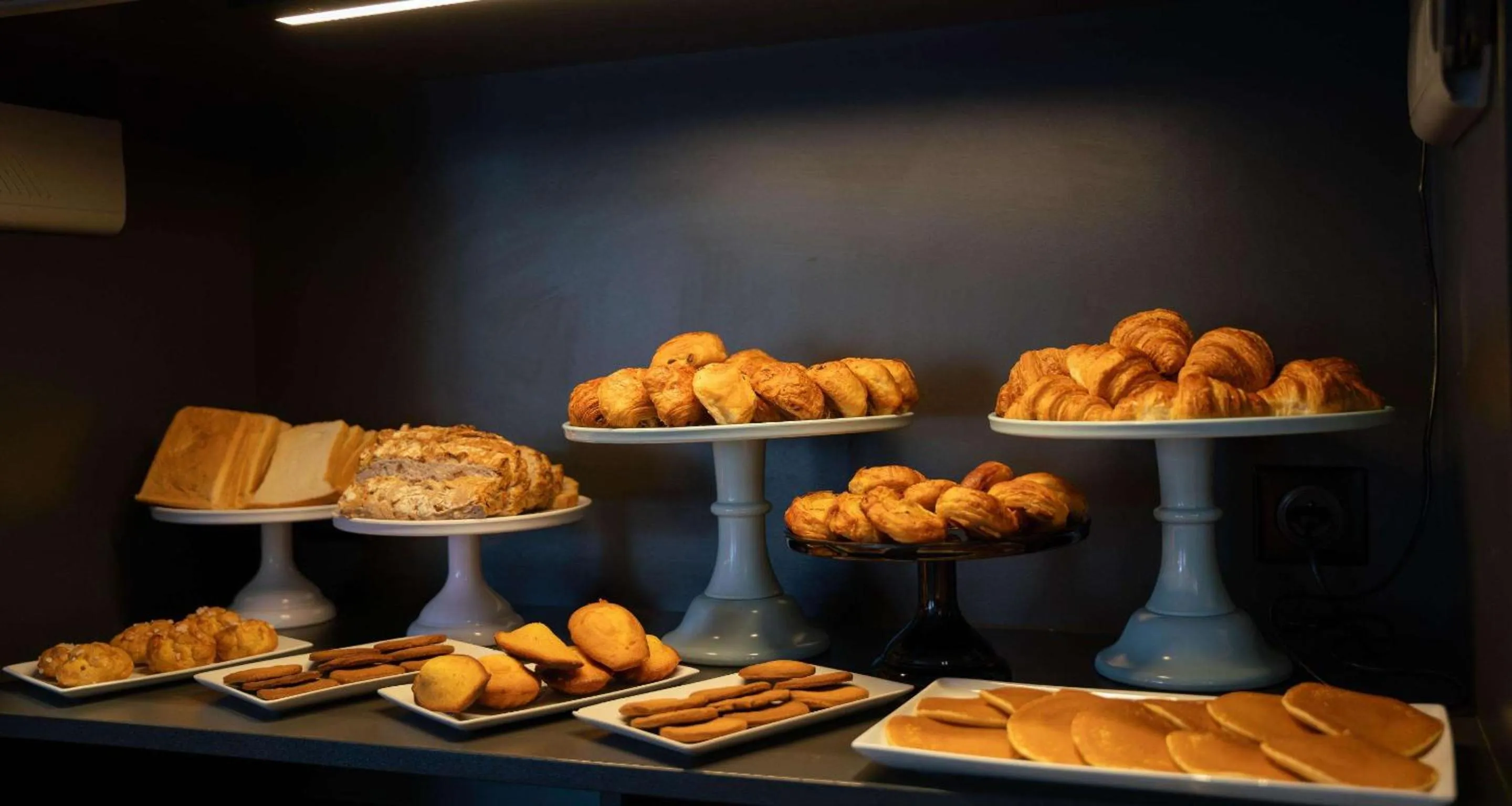 Breakfast in Best Western Plus Hotel de Dieppe 1880