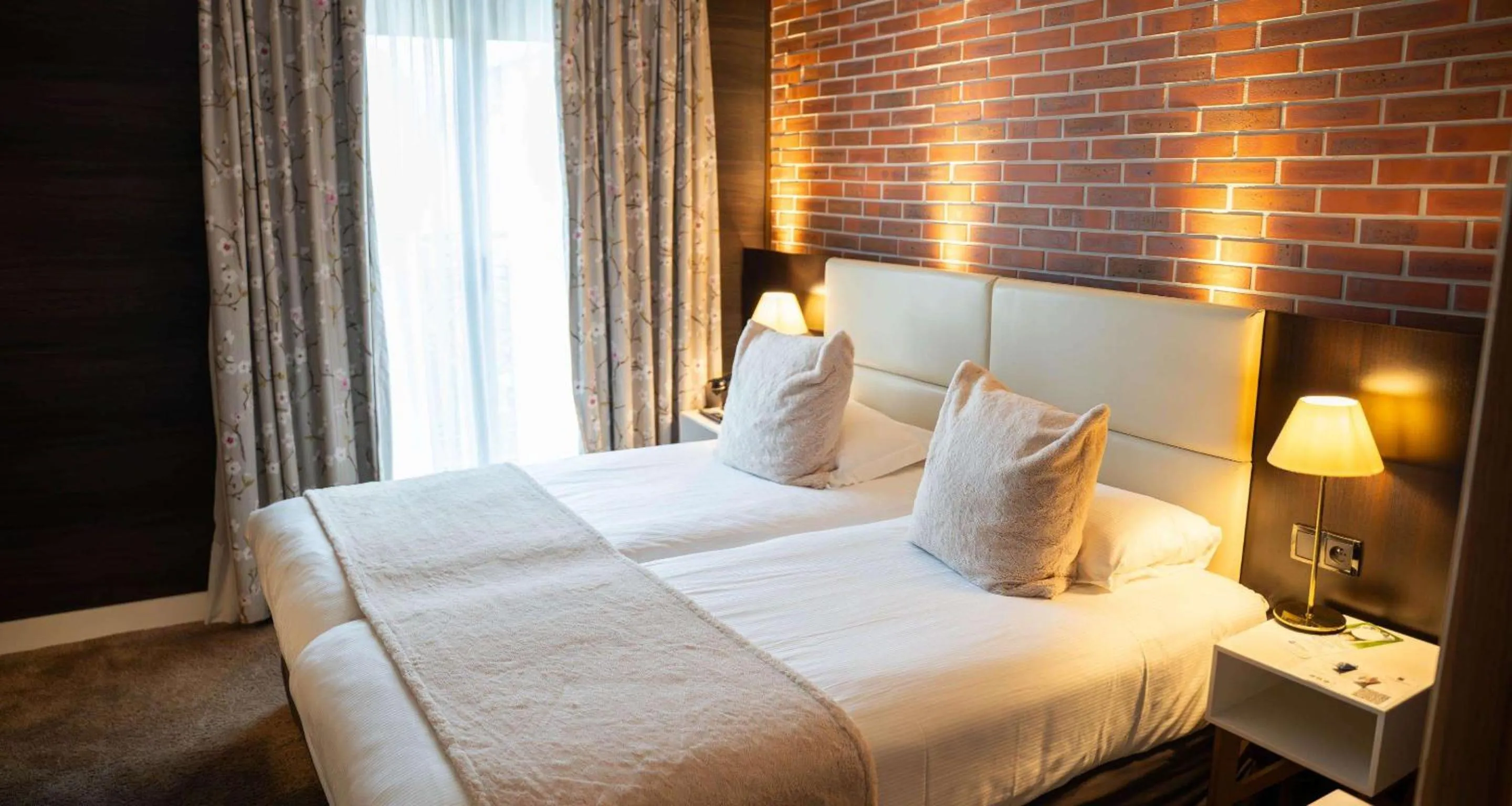 Bedroom, Bed in Best Western Plus Hotel de Dieppe 1880