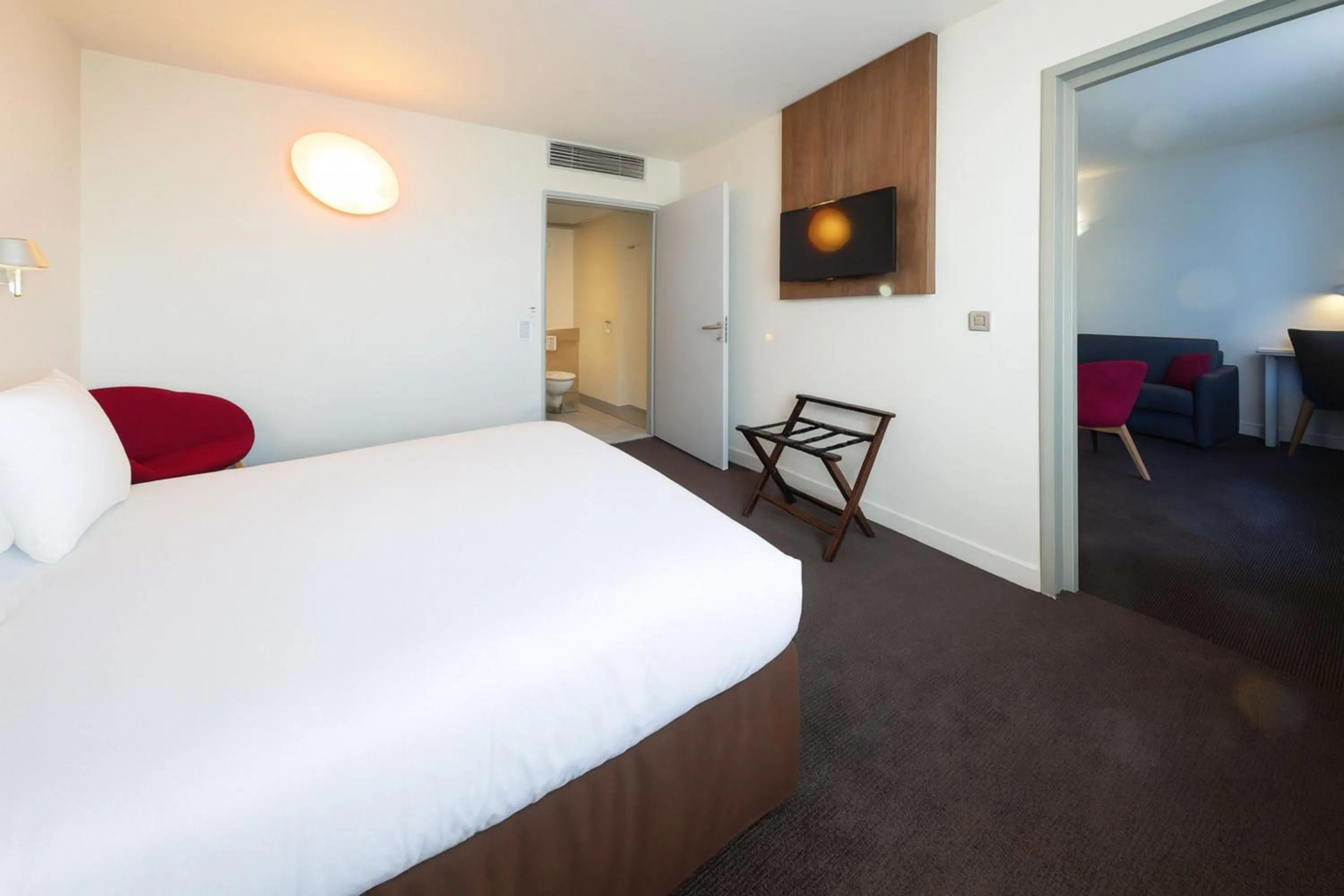 Communal lounge/ TV room, Bed in Campanile Limoges Centre - Gare