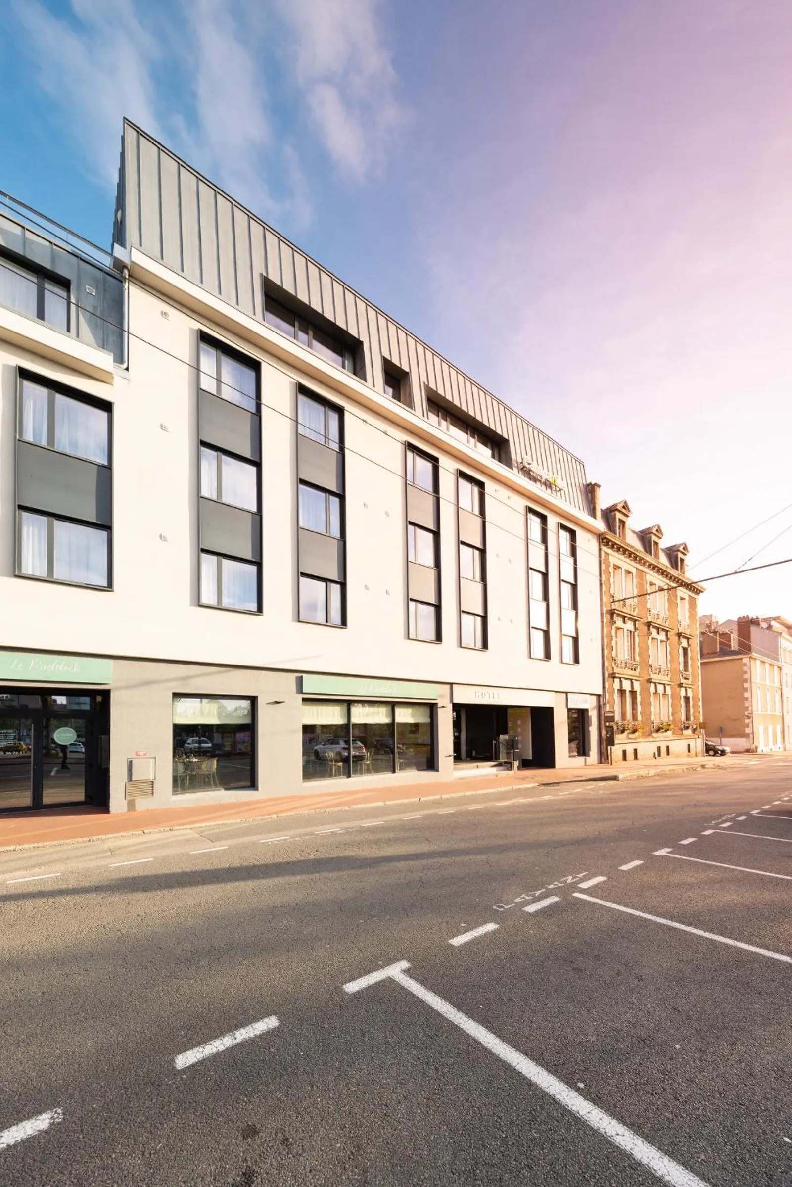 Property building in Campanile Limoges Centre - Gare