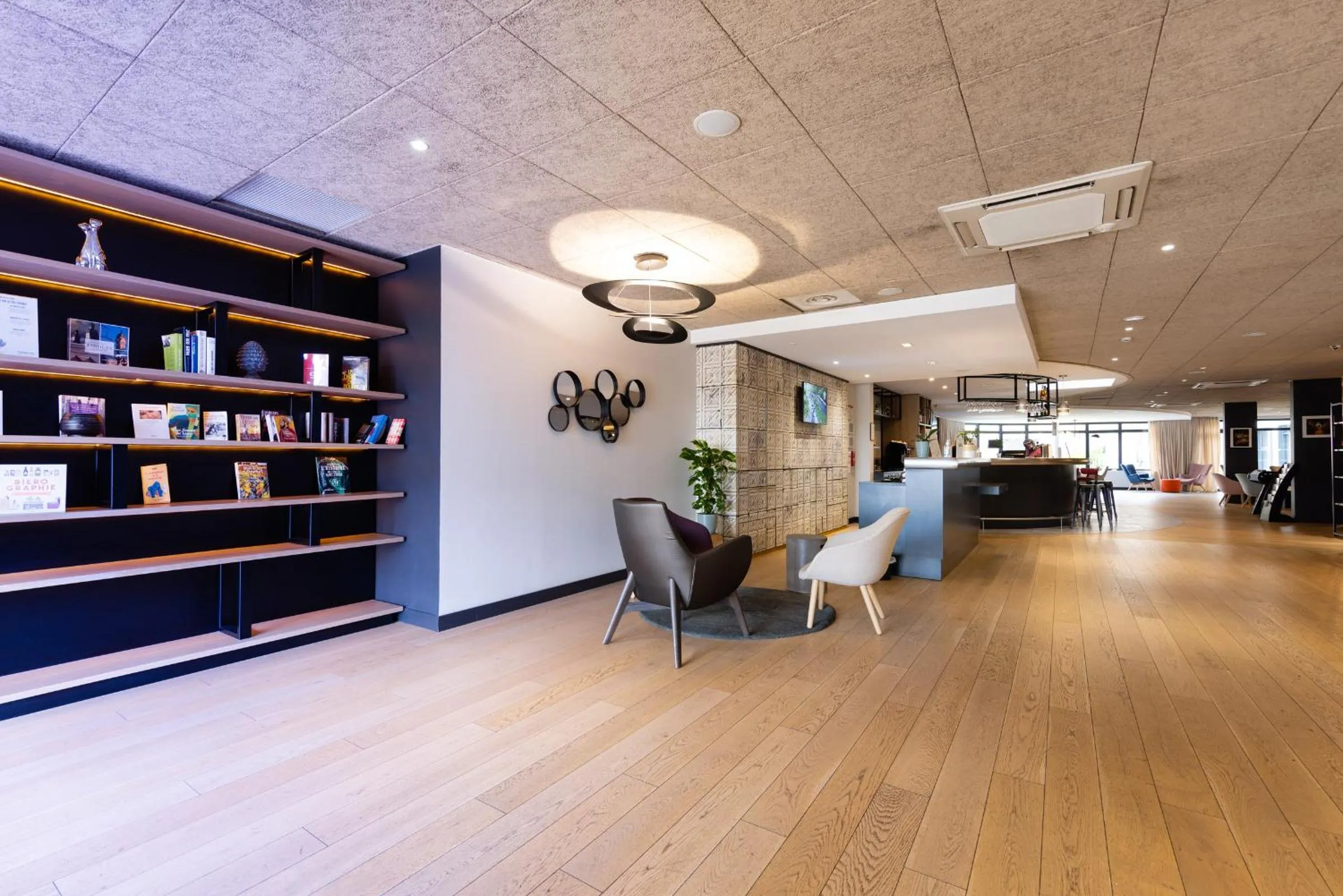 Lobby or reception in Campanile Limoges Centre - Gare