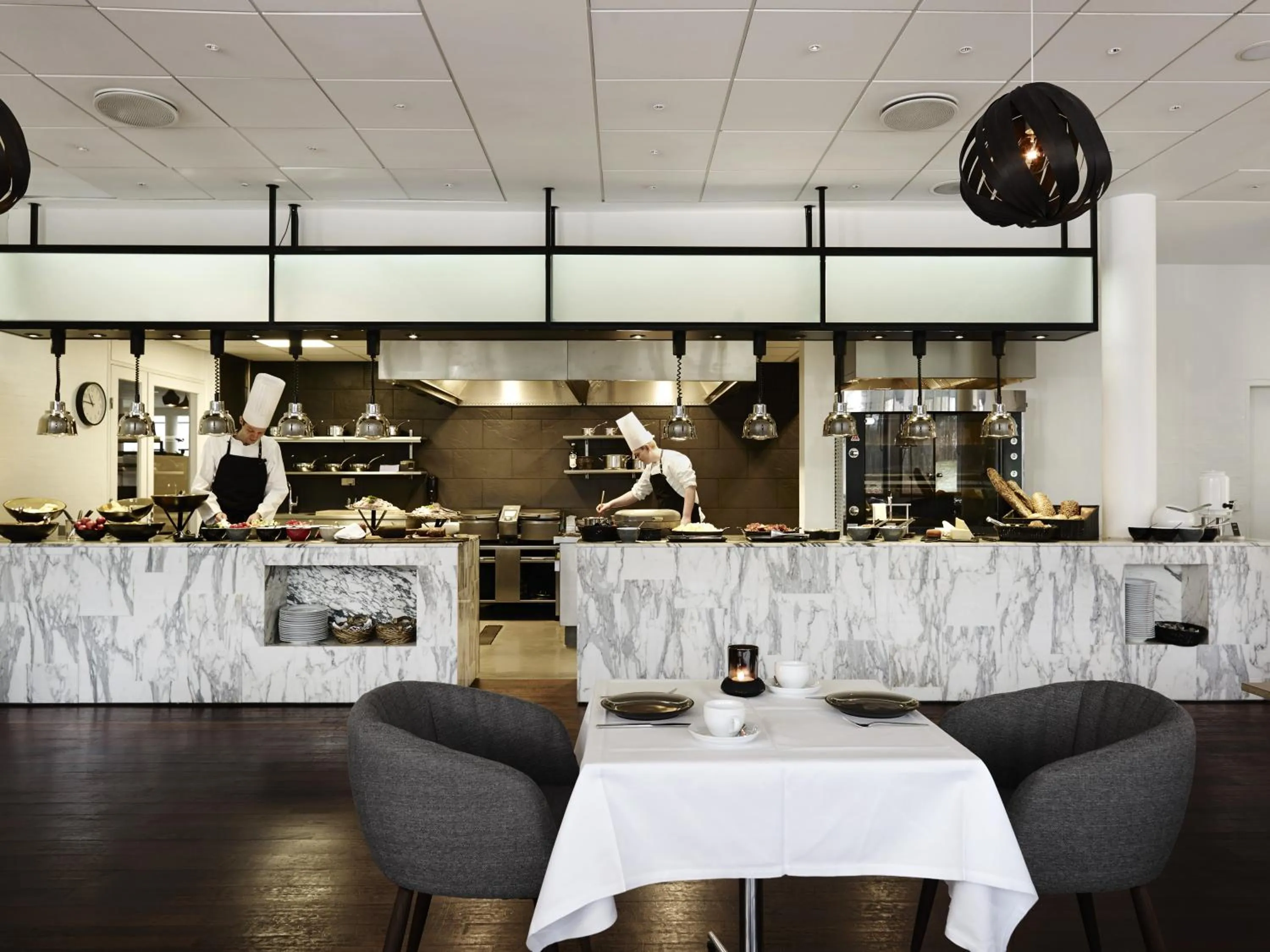 Restaurant/places to eat in Comwell Holte