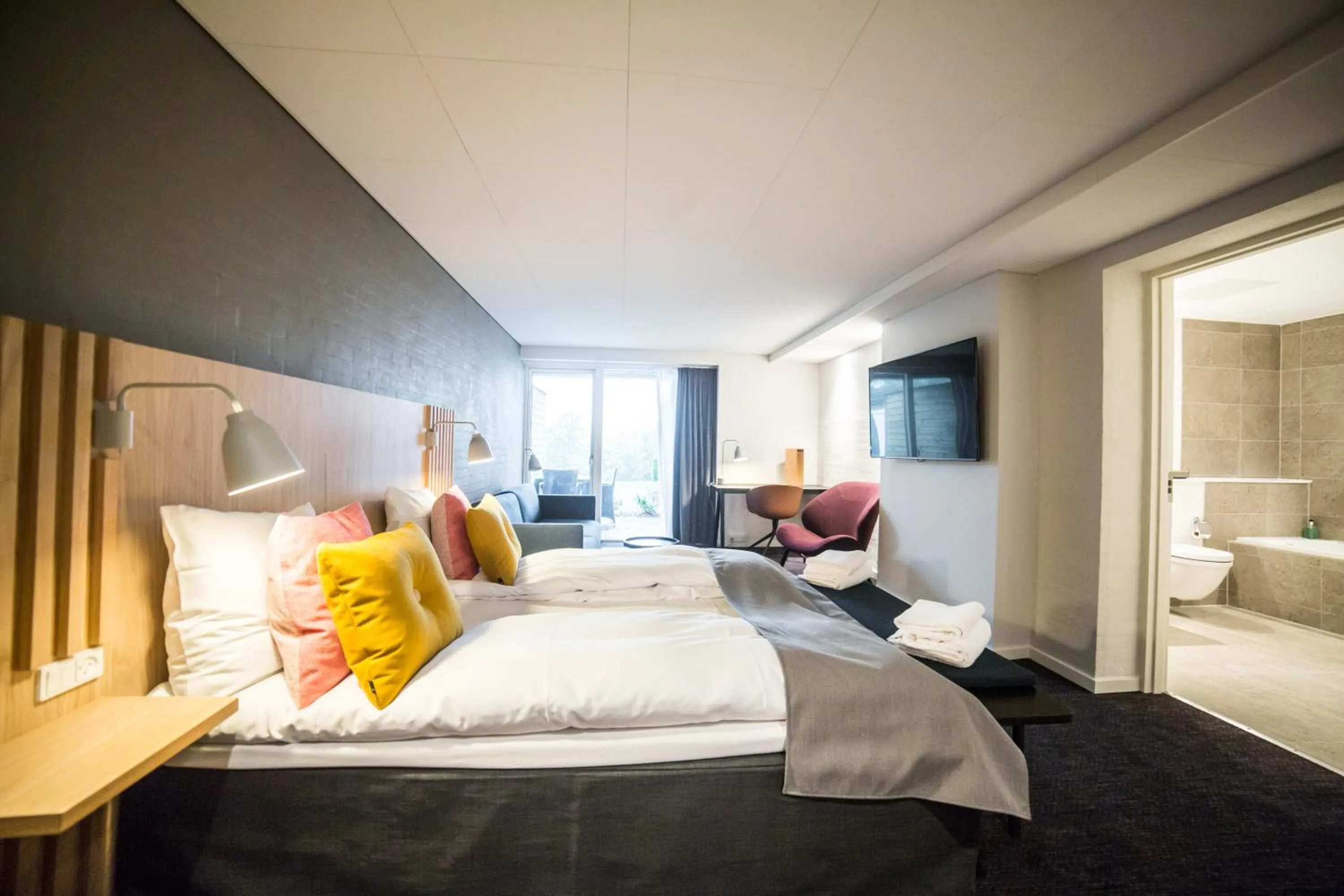 Bathroom, Bed in Comwell Holte