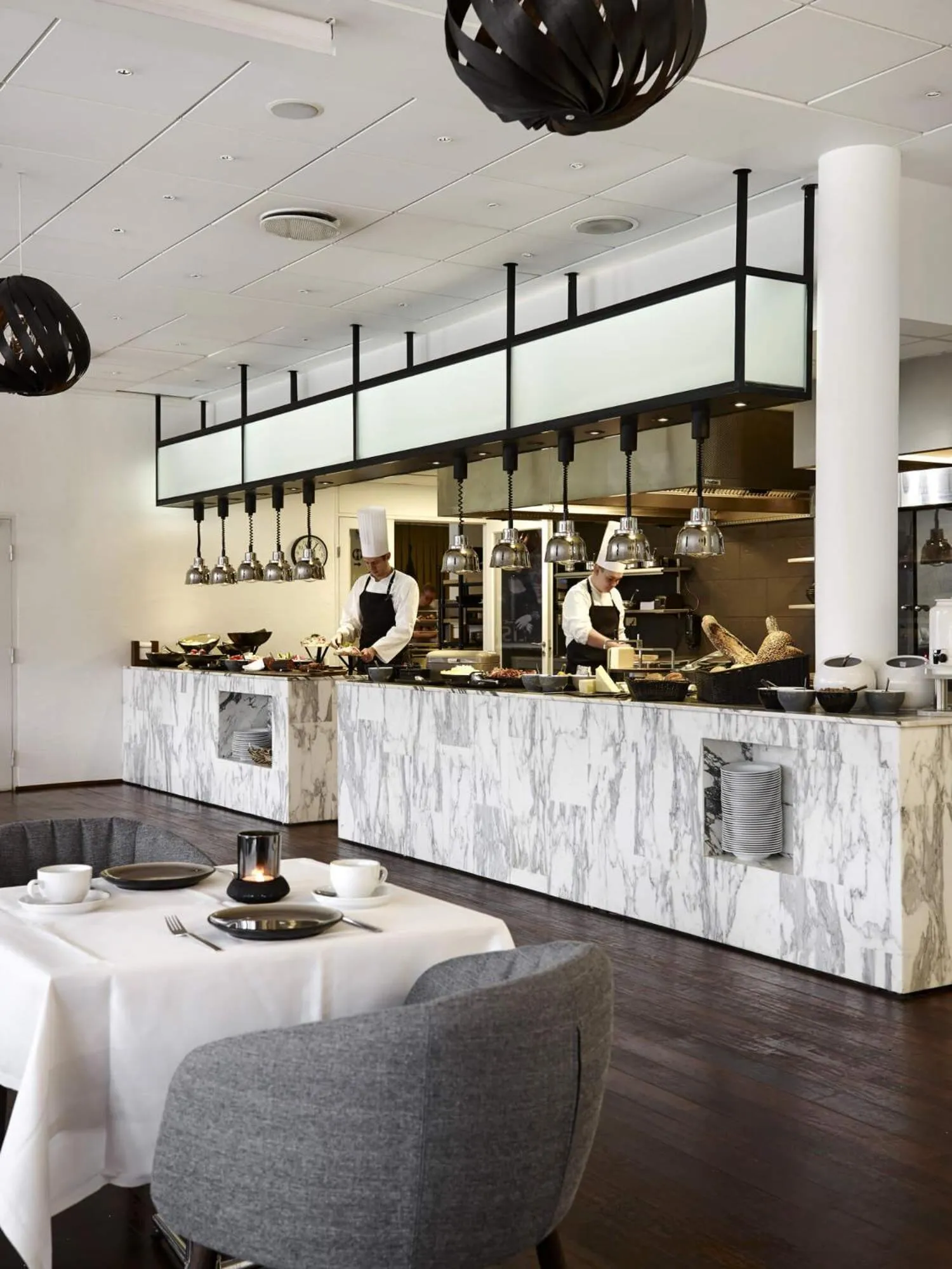 Restaurant/places to eat in Comwell Holte