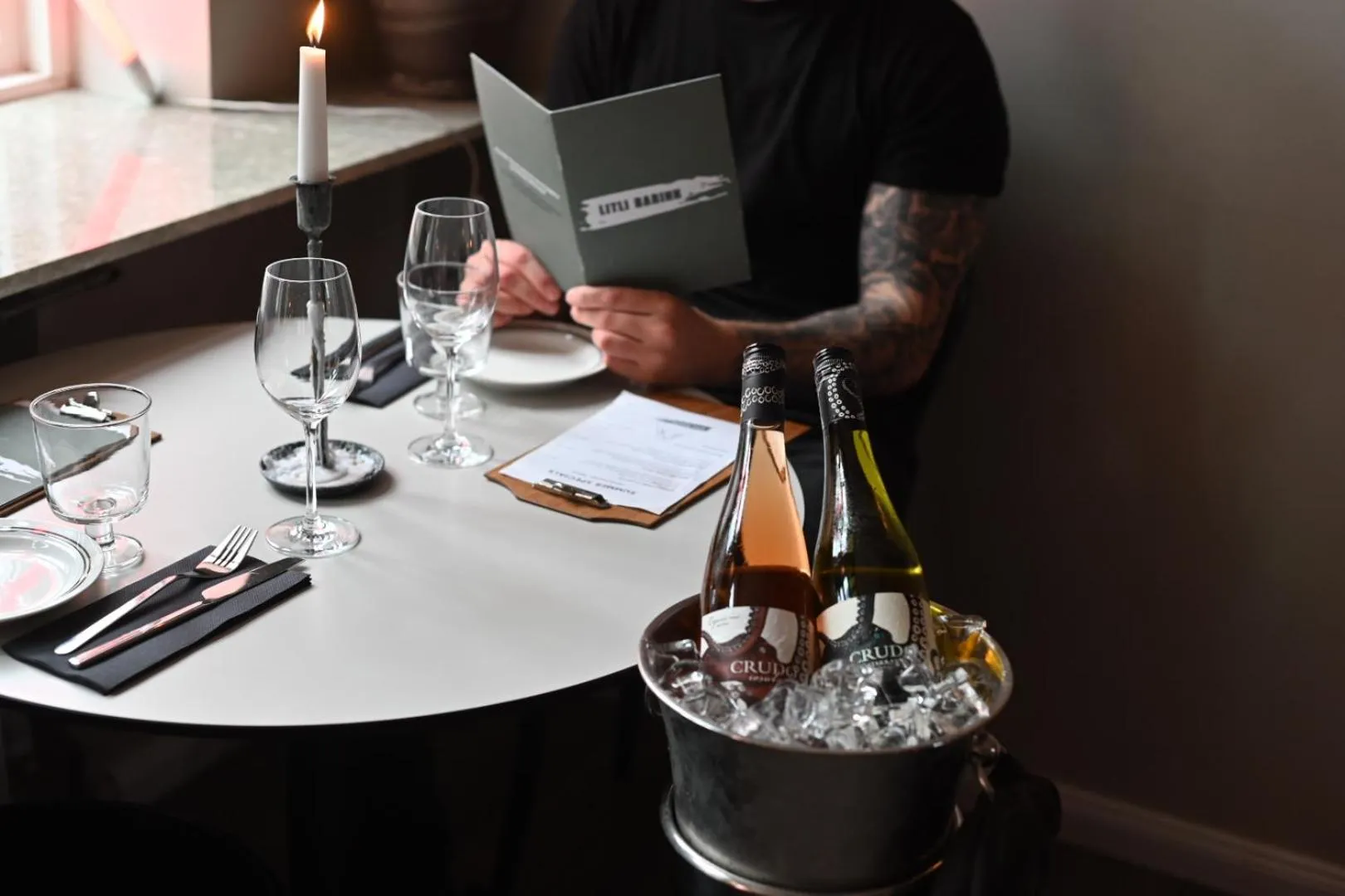 Restaurant/places to eat in Hotel Local 101