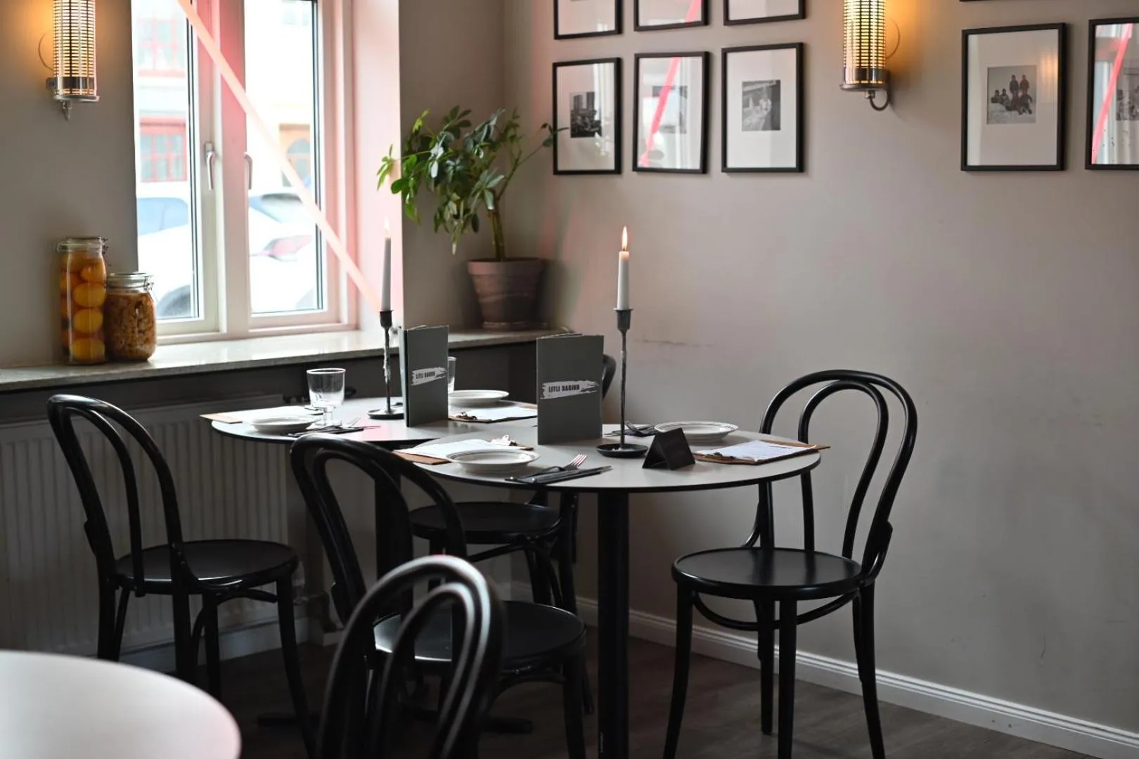 Restaurant/places to eat in Hotel Local 101