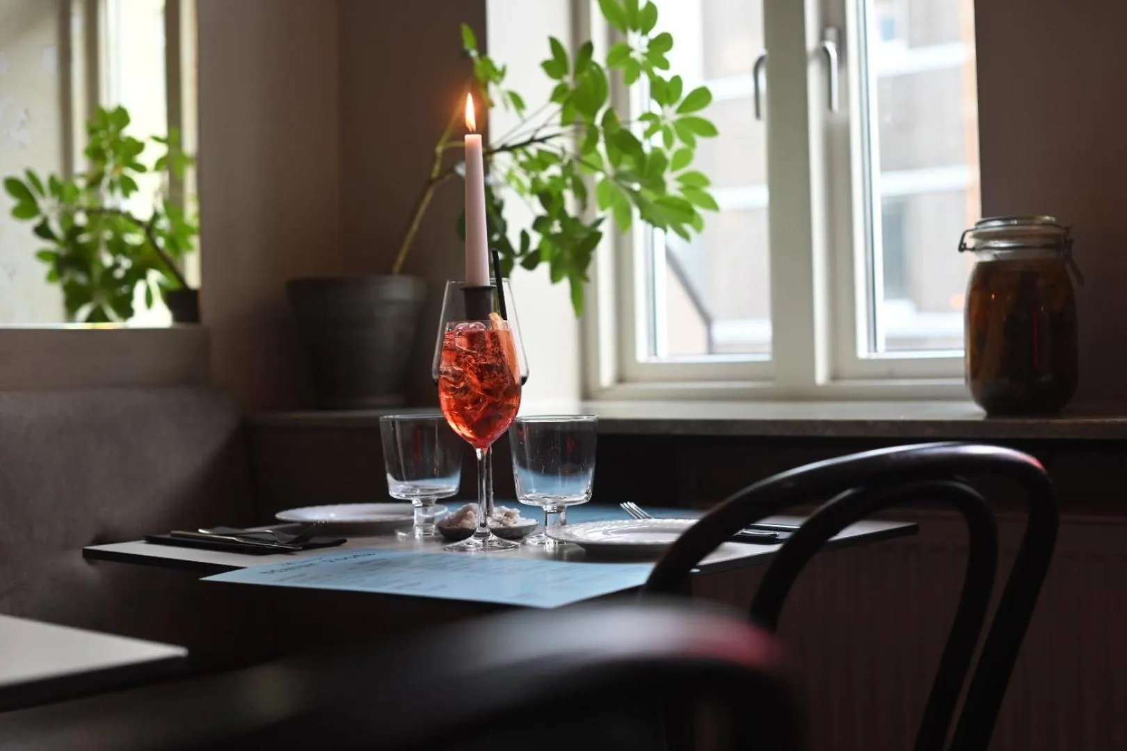 Restaurant/places to eat in Hotel Local 101