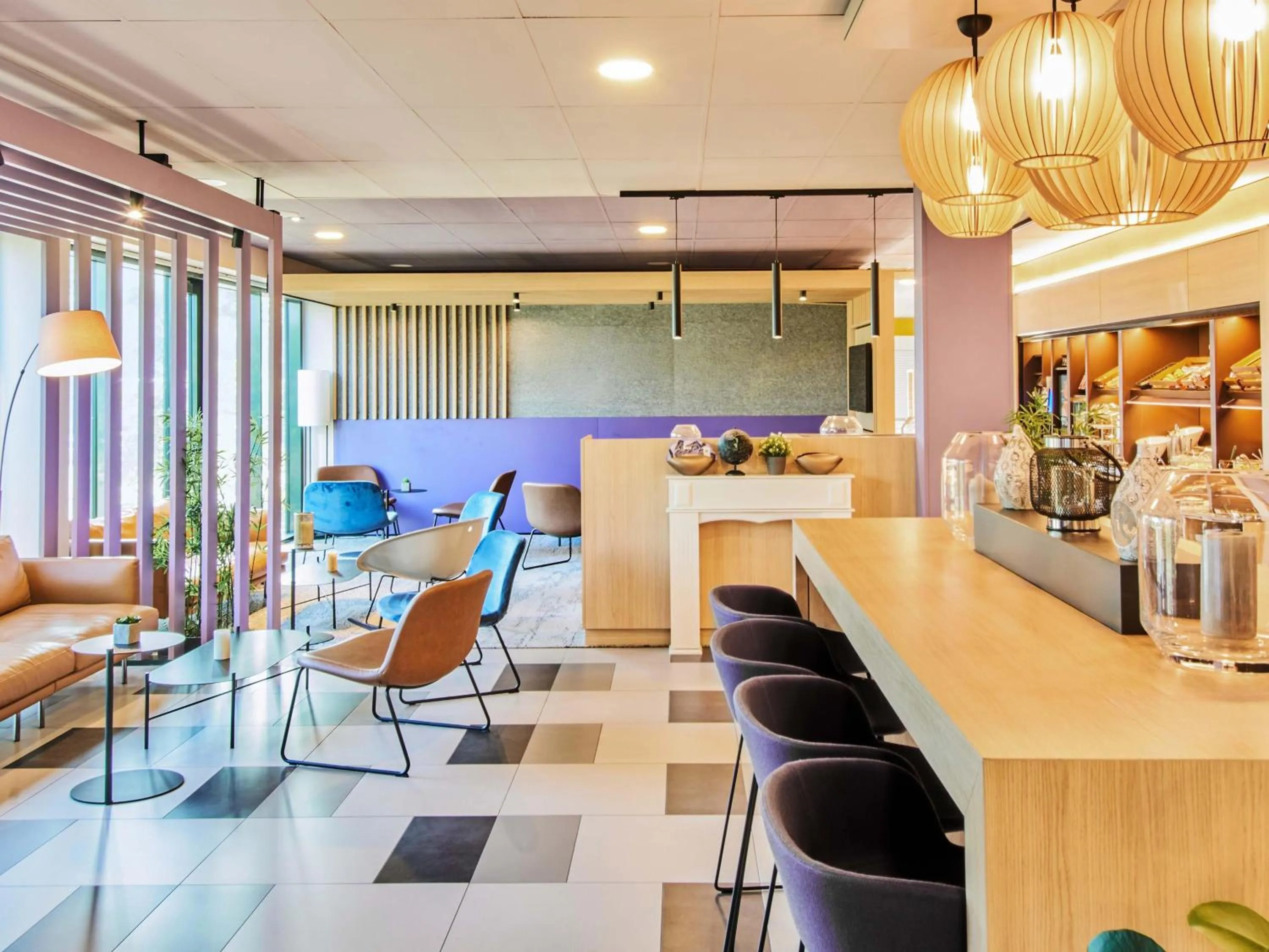 Lounge or bar in B&B Hotel Frankfurt-Airport