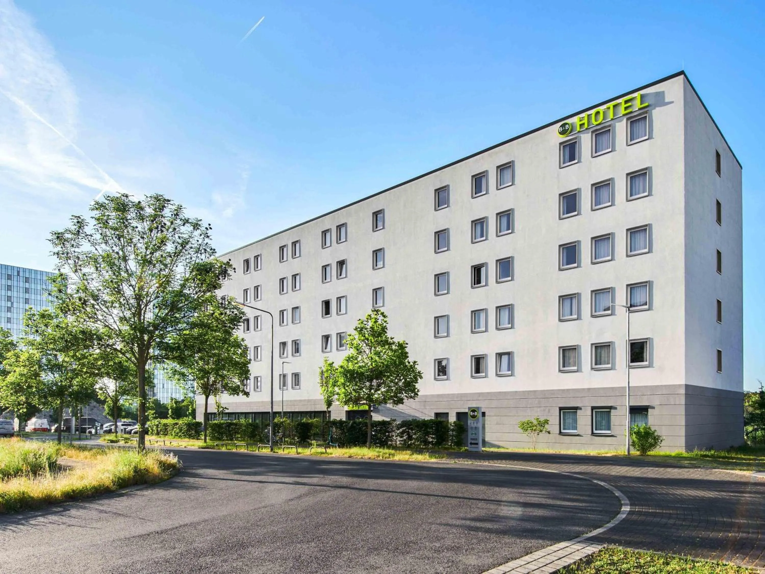 Property building in B&B Hotel Frankfurt-Airport