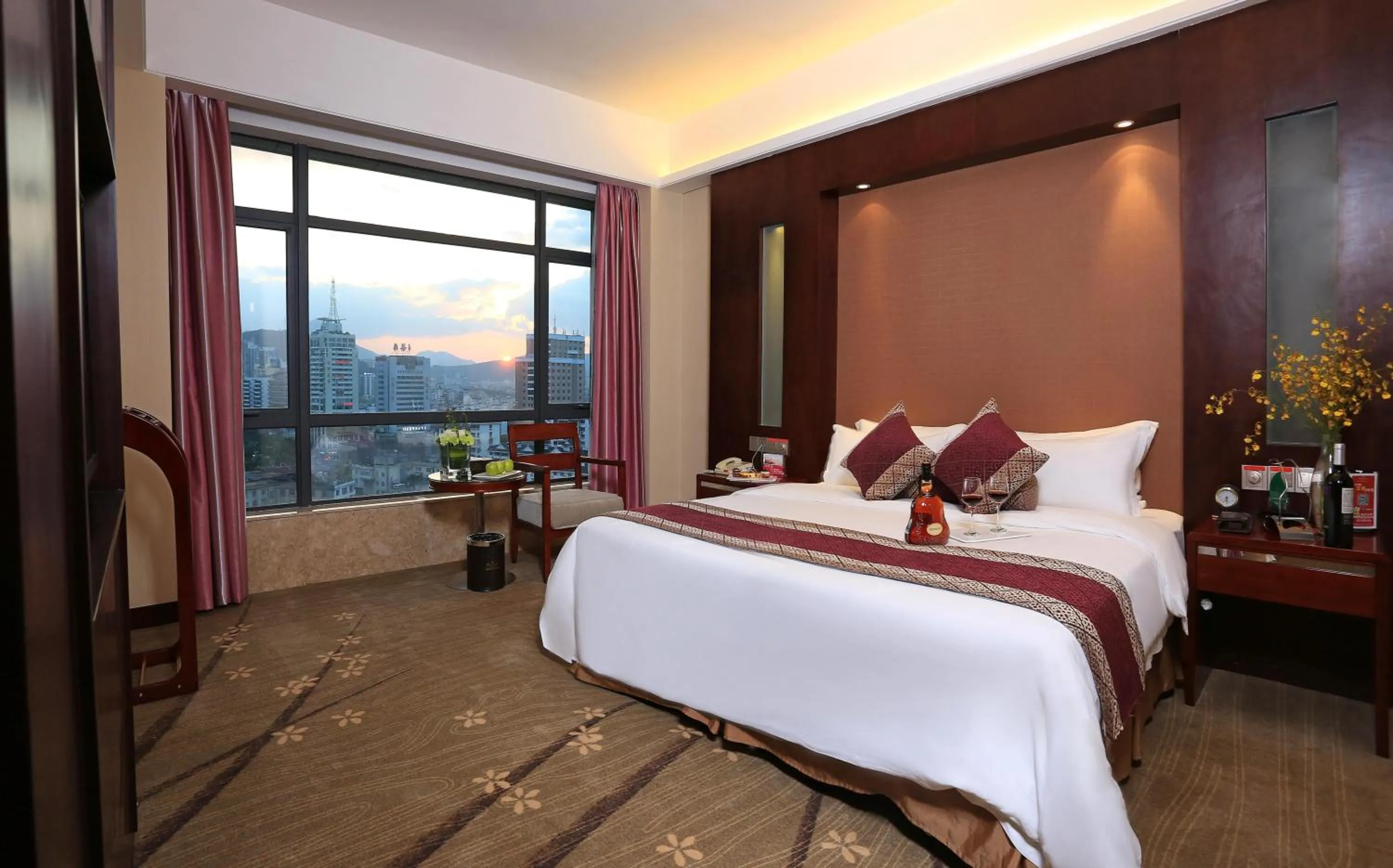 Photo of the whole room in Ramada Longyan