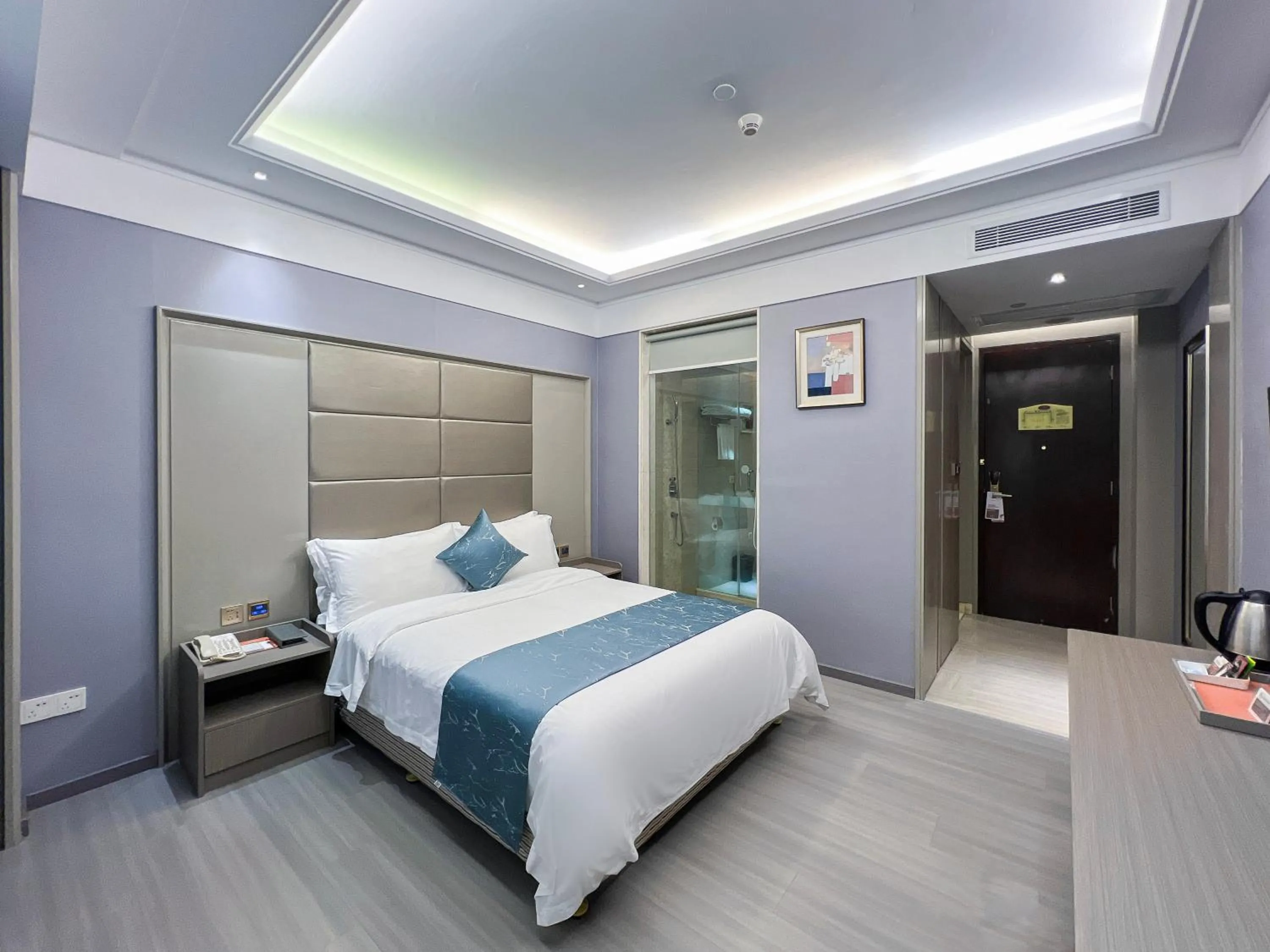 Bed in Ramada Shenzhen Baoan