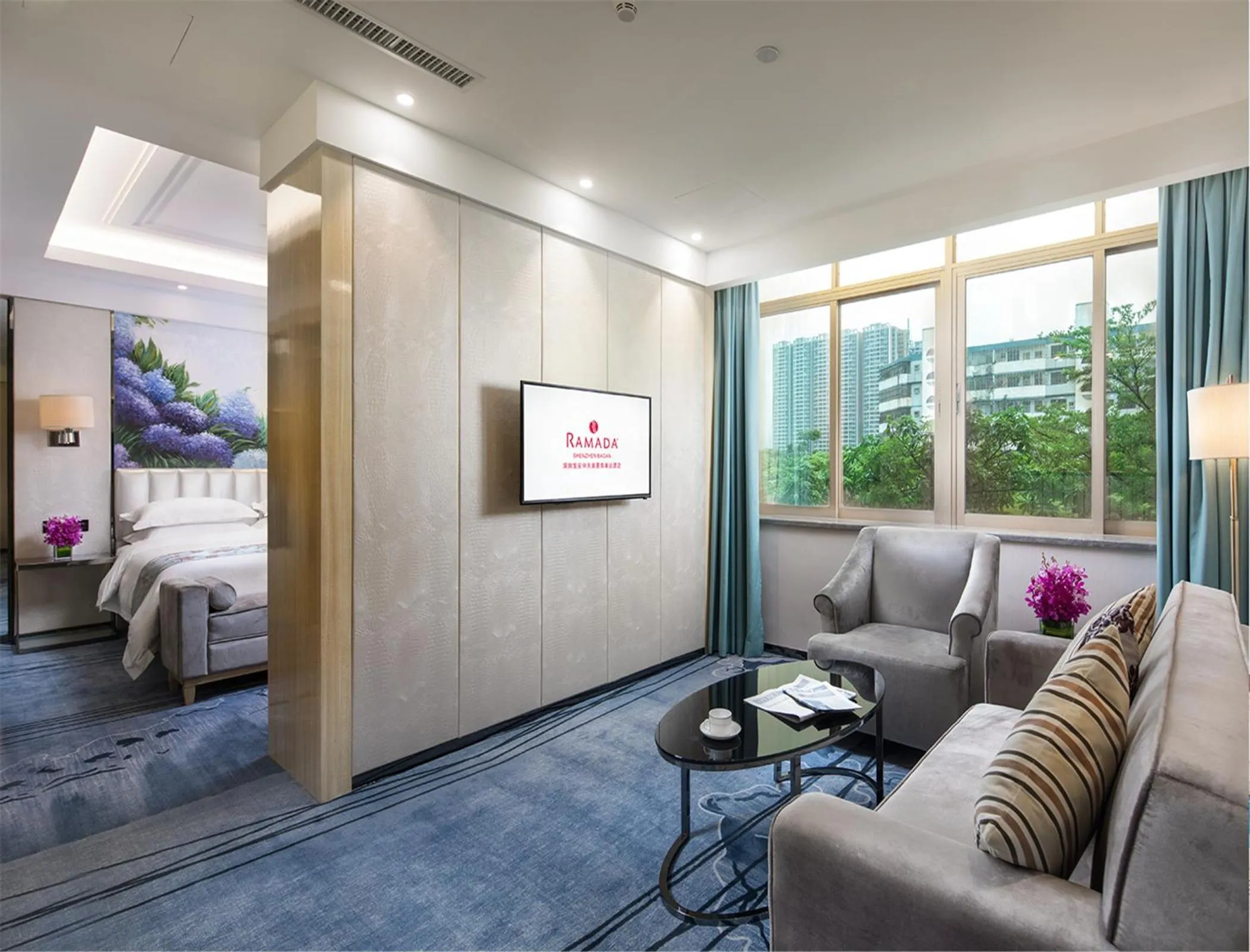 Living room in Ramada Shenzhen Baoan