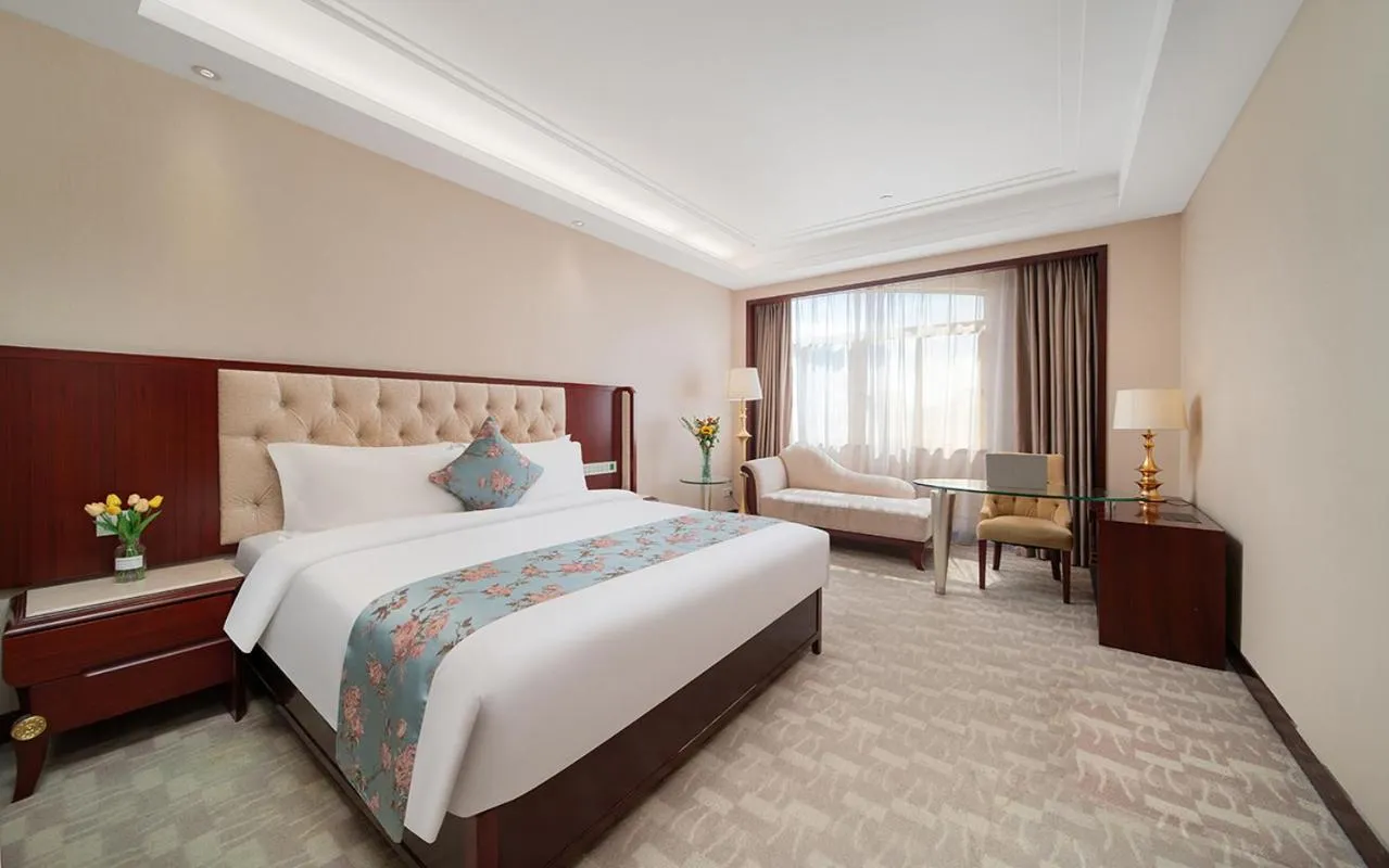 Bed in Ramada Shenzhen Baoan