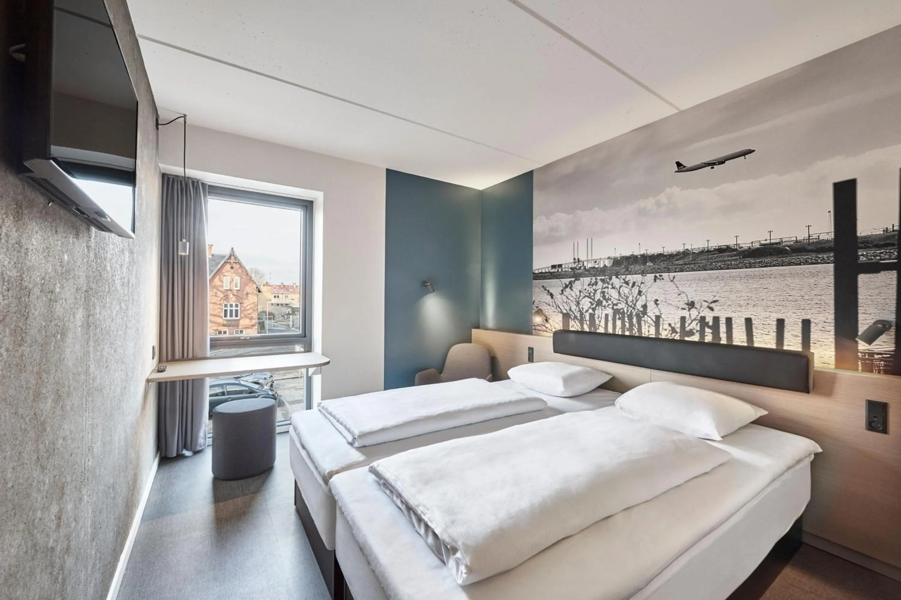 Photo of the whole room, Bed in Four Points Flex by Sheraton Copenhagen Airport