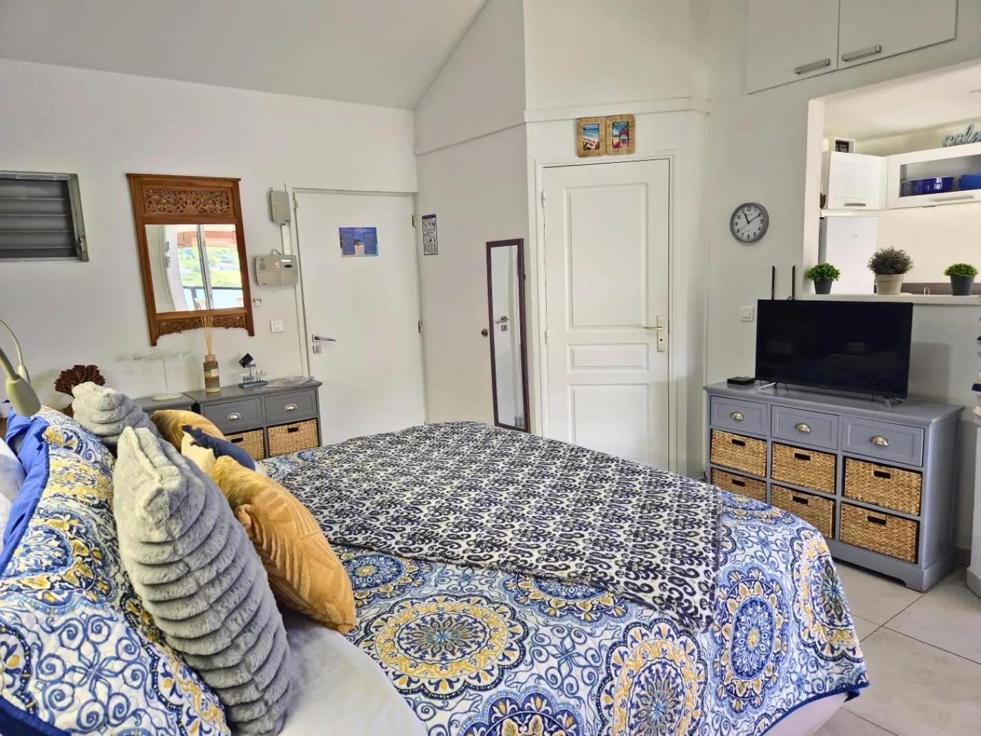 Bed in Les Balcons d'Oyster Pond