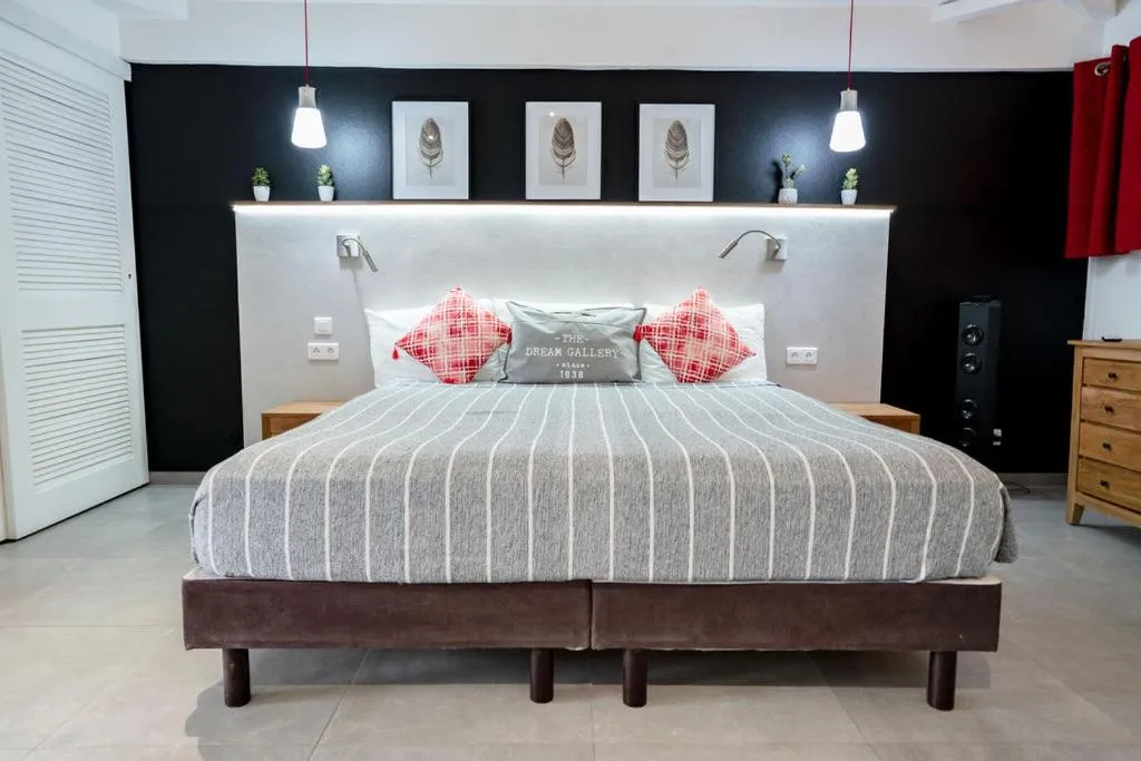 Bed in Les Balcons d'Oyster Pond